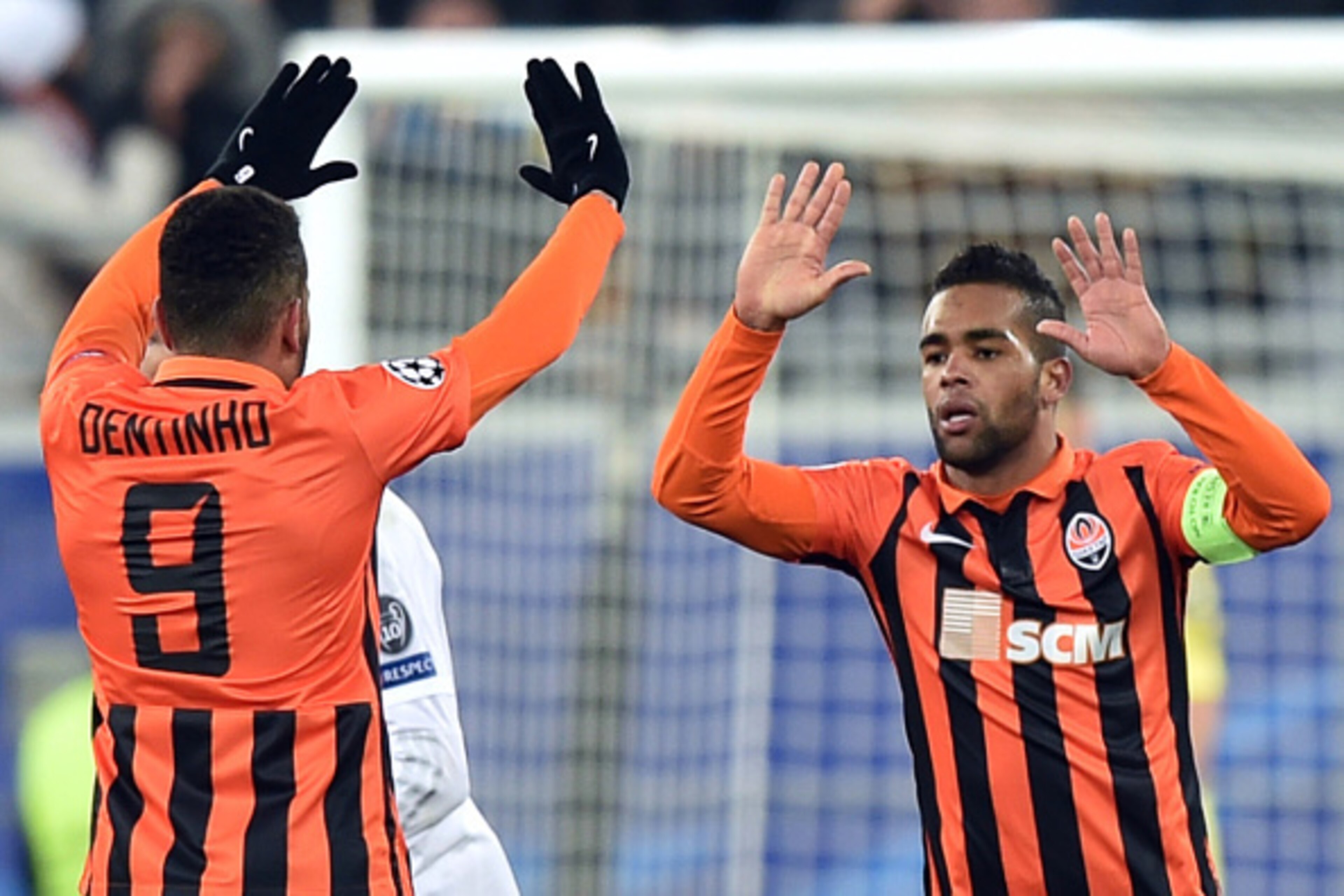 Shakhtar Donetsk's Brazilian midfielder Alex Teixeira (R) celebrates with Shakhtar Donetsk's Brazilian midfielder Dentinho after scoring during the UEFA Champions League group A football match between Shakhtar Donetsk and Real Madrid in Lviv on November 2
