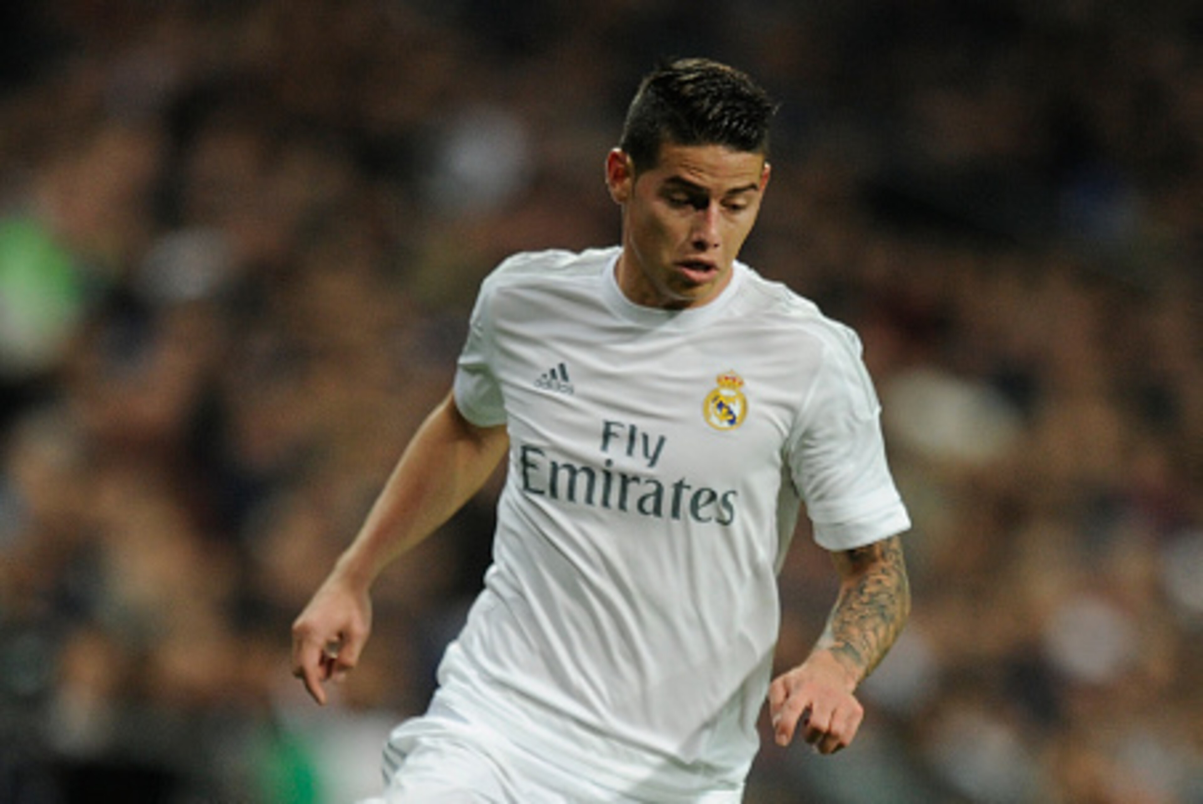 MADRID, SPAIN - JANUARY 31:  James Rodriguez of Real Madrid controls the ball during the La Liga match between Real Madrid CF and Real CD Espanyol at Estadio Santiago Bernabeu on January 31, 2016 in Madrid, Spain.  (Photo by Denis Doyle/Getty Images)
