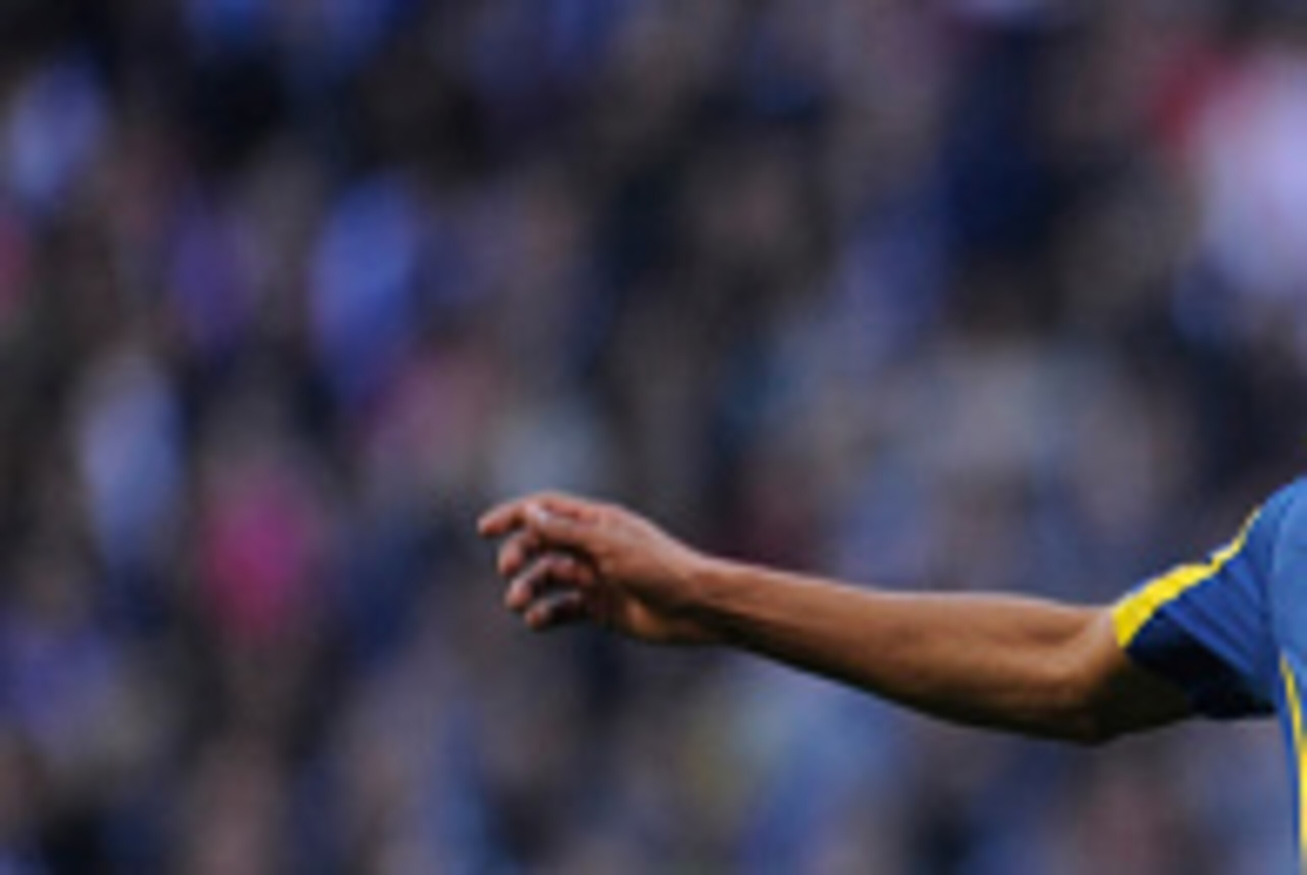 MADRID, SPAIN - DECEMBER 05: James Rodriguez of Real Madrid shoots past Wanderson of Getafe during the La Liga match between Real Madrid CF and Getafe CF at Estadio Santiago Bernabeu on December 5, 2015 in Madrid, Spain. (Photo by Denis Doyle/Getty Ima MADRID, SPAIN - DECEMBER 05: James Rodriguez of Real Madrid shoots past Wanderson of Getafe during the La Liga match between Real Madrid CF and Getafe CF at Estadio Santiago Bernabeu on December 5, 2015 in Madrid, Spain. (Photo by Denis Doyle/Getty Ima