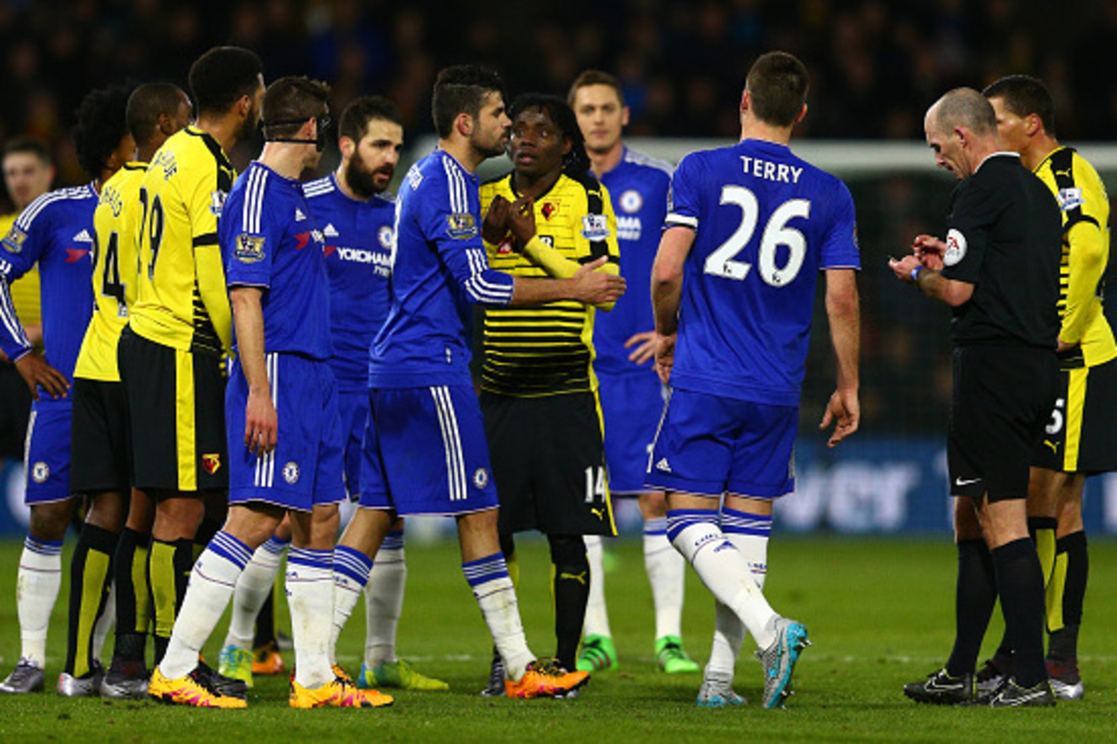WATFORD, ENGLAND - FEBRUARY 03: Referee Mike Dean prepares to show the yellow card to Diego Costa of Chelsea during the Barclays Premier League match between Watford and Chelsea at Vicarage Road on February 3, 2016 in Watford, England. (Photo by Clive M WATFORD, ENGLAND - FEBRUARY 03: Referee Mike Dean prepares to show the yellow card to Diego Costa of Chelsea during the Barclays Premier League match between Watford and Chelsea at Vicarage Road on February 3, 2016 in Watford, England. (Photo by Clive M