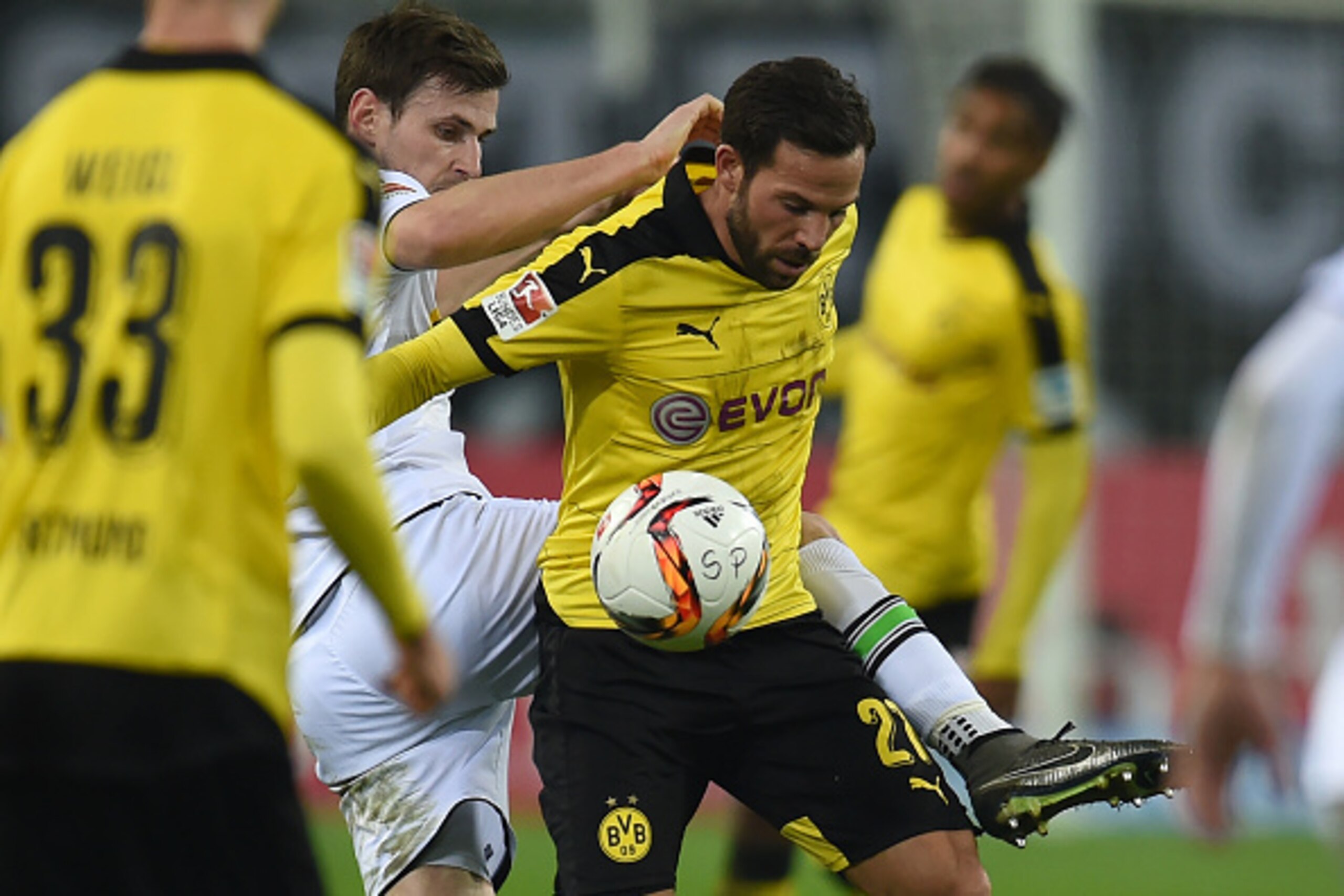 Dortmund's midfielder Gonzalo Castro and Moenchengladbach's Swedish defender Oscar Wendt (C) vie for the ball during the German first division football Bundesliga match Moenchengladbach vs Dortmund in Moenchengladbach, western Germany, on January 23, 201 Dortmund's midfielder Gonzalo Castro and Moenchengladbach's Swedish defender Oscar Wendt (C) vie for the ball during the German first division football Bundesliga match Moenchengladbach vs Dortmund in Moenchengladbach, western Germany, on January 23, 201