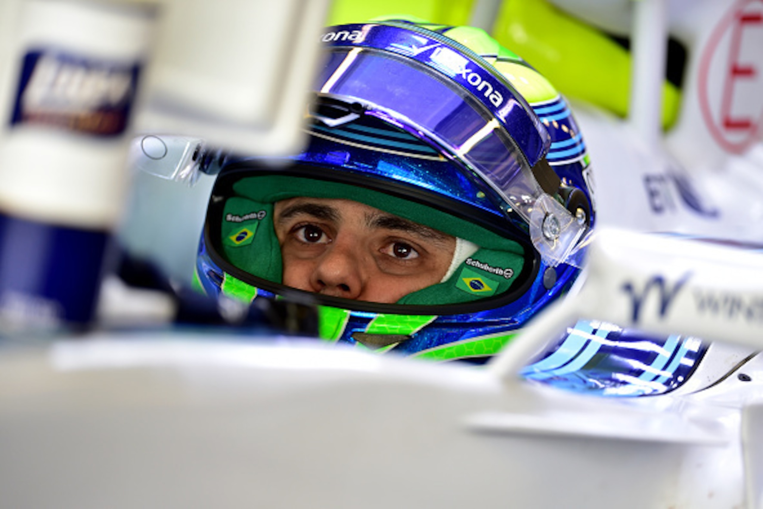 Williams Martini Racing's Brazilian driver Felipe Massa looks at a control screen in the pits during the first practice session at the Yas Marina circuit in Abu Dhabi on November 27, 2015 ahead of the Abu Dhabi Formula One Grand Prix. AFP PHOTO / ANDRE Williams Martini Racing's Brazilian driver Felipe Massa looks at a control screen in the pits during the first practice session at the Yas Marina circuit in Abu Dhabi on November 27, 2015 ahead of the Abu Dhabi Formula One Grand Prix. AFP PHOTO / ANDRE