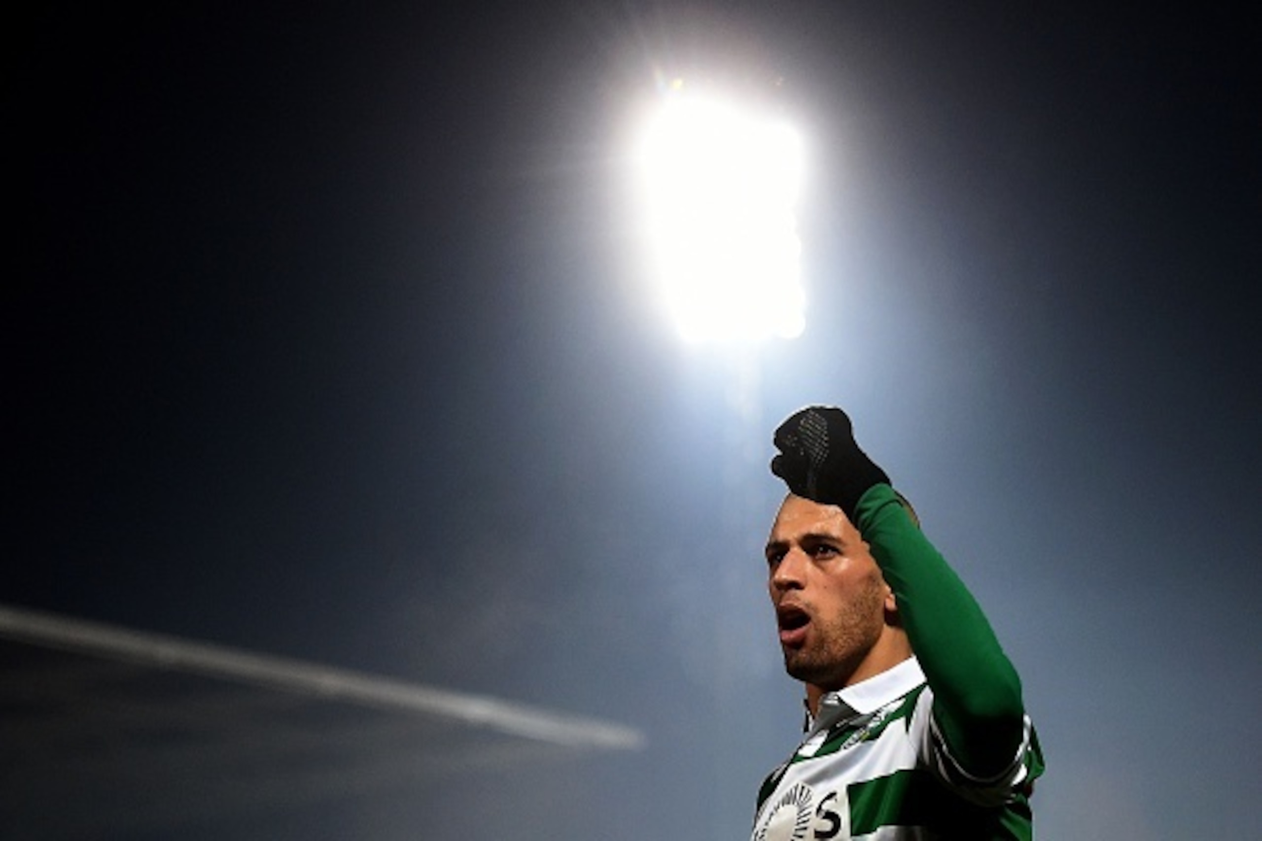 Sporting's Algerian forward Islam Slimani celebrates after scoring a goal during the Portuguese league football match FC Pacos de Ferreira vs Sporting CP at the Capital do Movel stadium in Pacos de Ferreira on January 23, 2016.  AFP PHOTO / FRANCISCO LEON