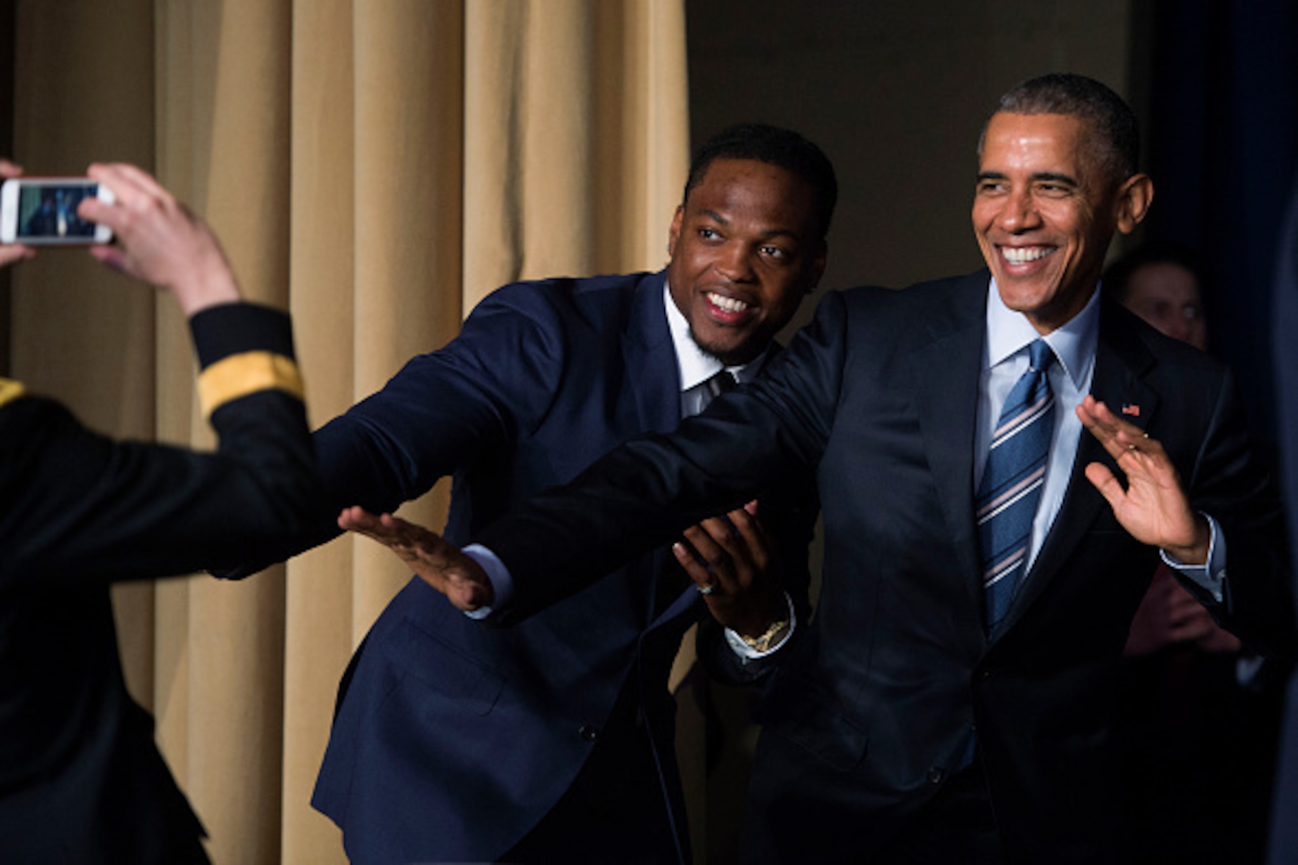 WASHINGTON, DC - FEBRUARY 04: U.S. President Barack Obama strikes the Heisman pose with Heisman Trophy winner Derrick Henry at the conclusion of the National Prayer Breakfast on February 4, 2016 in Washington, DC. The National Prayer Breakfast is in it's 