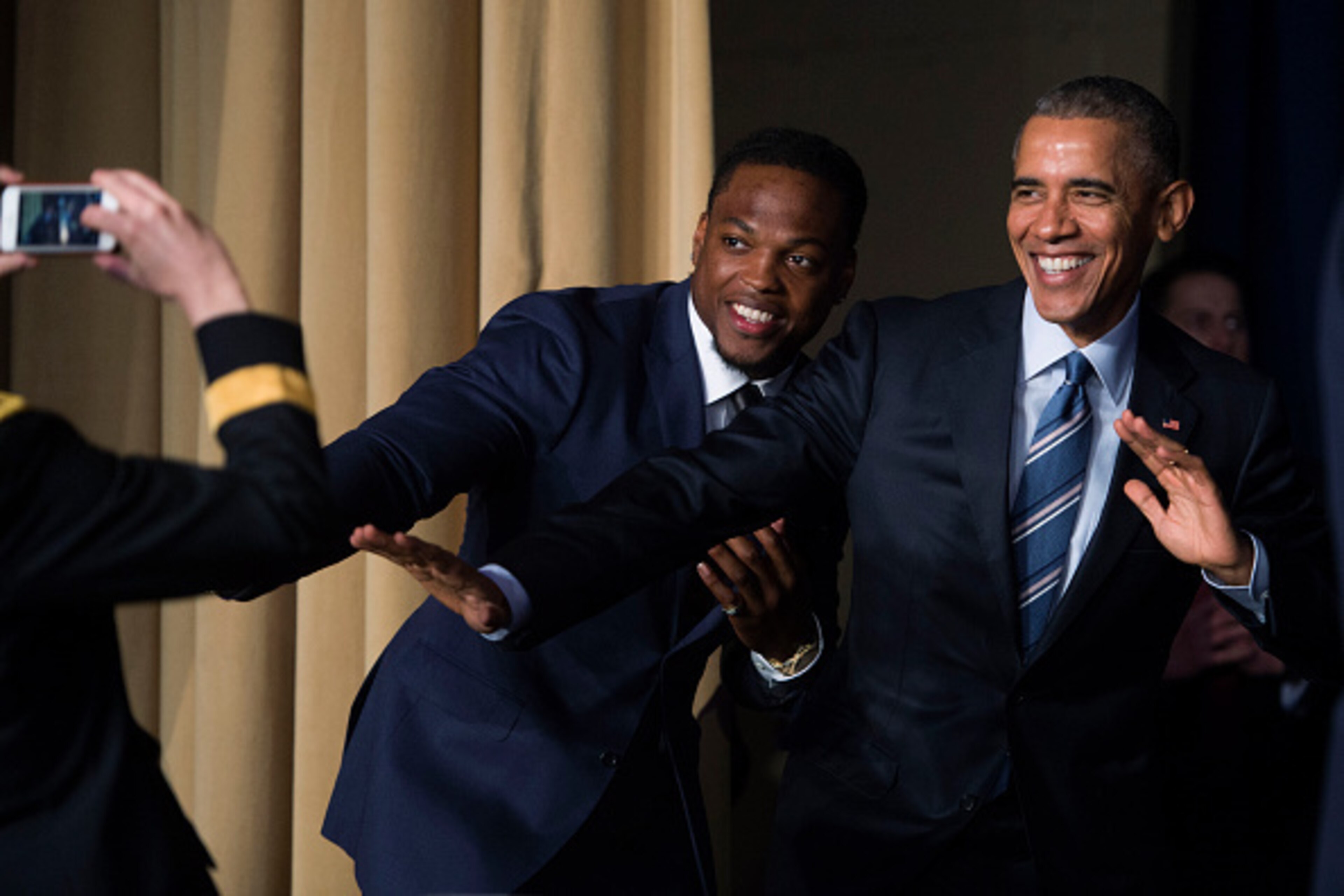 WASHINGTON, DC - FEBRUARY 04: U.S. President Barack Obama strikes the Heisman pose with Heisman Trophy winner Derrick Henry at the conclusion of the National Prayer Breakfast on February 4, 2016 in Washington, DC. The National Prayer Breakfast is in it's 
