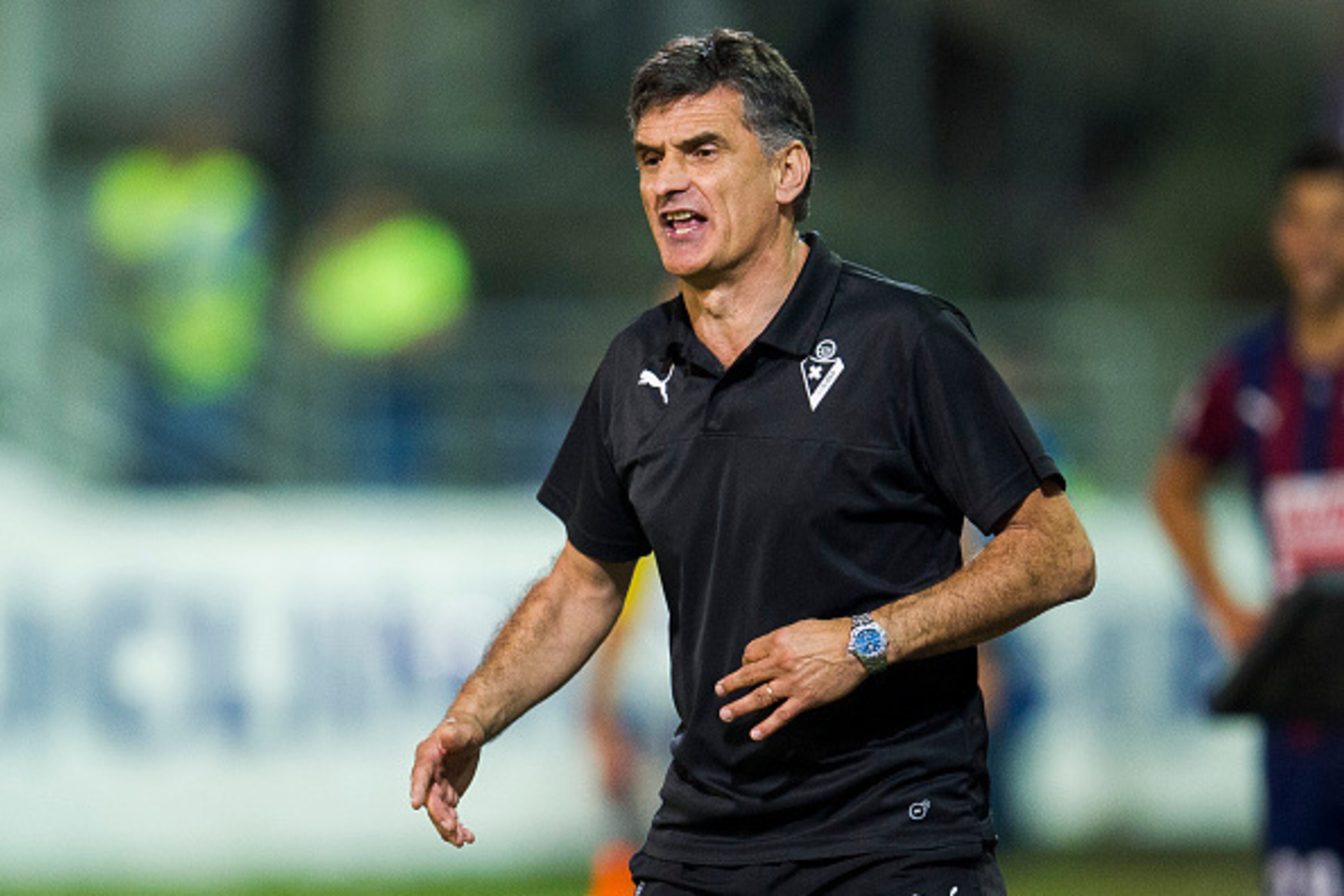 EIBAR, SPAIN - NOVEMBER 07: Head coach Jose Luis Mendilibar of SD Eibar reacts during the La Liga match between SD Eibar and Getafe CF at Ipurua Municipal Stadium on November 7, 2015 in Eibar, Spain. (Photo by Juan Manuel Serrano Arce/Getty Images) EIBAR, SPAIN - NOVEMBER 07: Head coach Jose Luis Mendilibar of SD Eibar reacts during the La Liga match between SD Eibar and Getafe CF at Ipurua Municipal Stadium on November 7, 2015 in Eibar, Spain. (Photo by Juan Manuel Serrano Arce/Getty Images)