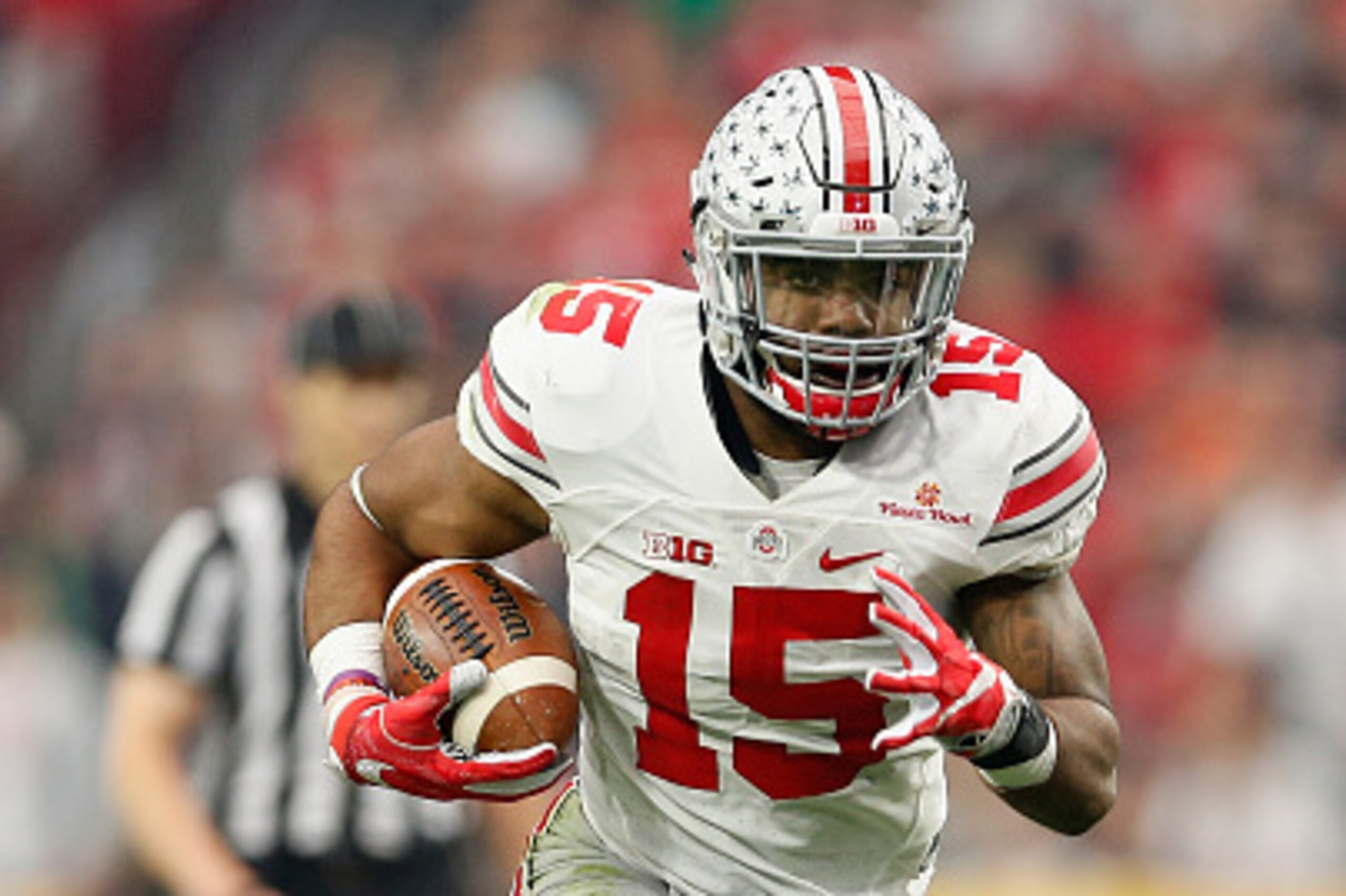 GLENDALE, AZ - JANUARY 01:  Running back Ezekiel Elliott #15 of the Ohio State Buckeyes rushes the football during the first half of the BattleFrog Fiesta Bowl against the Notre Dame Fighting Irish at University of Phoenix Stadium on January 1, 2016 in Gl
