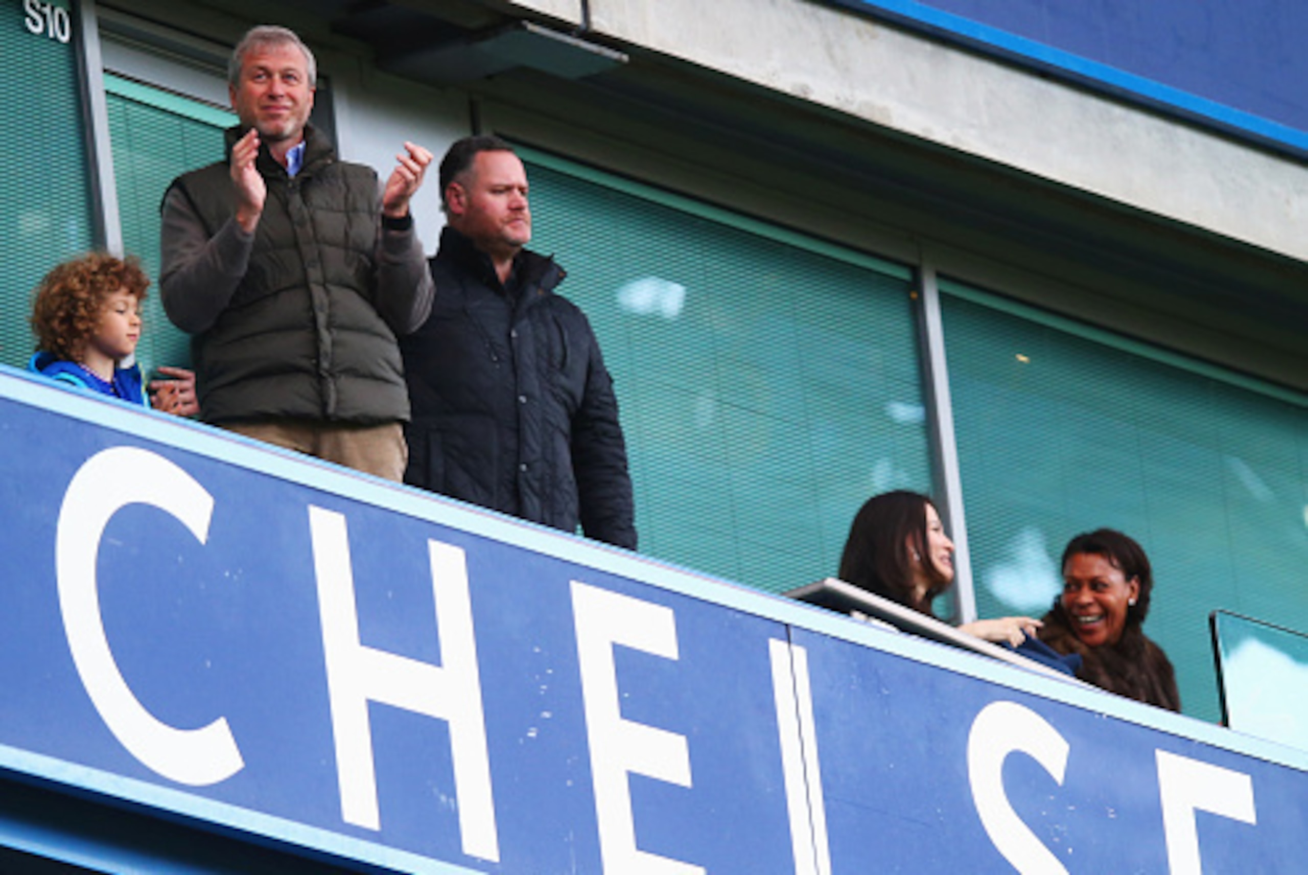 LONDON, ENGLAND - JANUARY 10: Chelsea owner Roman Abramovich applauds from the stand the Emirates FA Cup third round match between Chelsea and Scunthorpe United at Stamford Bridge on January 10, 2016 in London, England. (Photo by Clive Rose/Getty Images LONDON, ENGLAND - JANUARY 10: Chelsea owner Roman Abramovich applauds from the stand the Emirates FA Cup third round match between Chelsea and Scunthorpe United at Stamford Bridge on January 10, 2016 in London, England. (Photo by Clive Rose/Getty Images