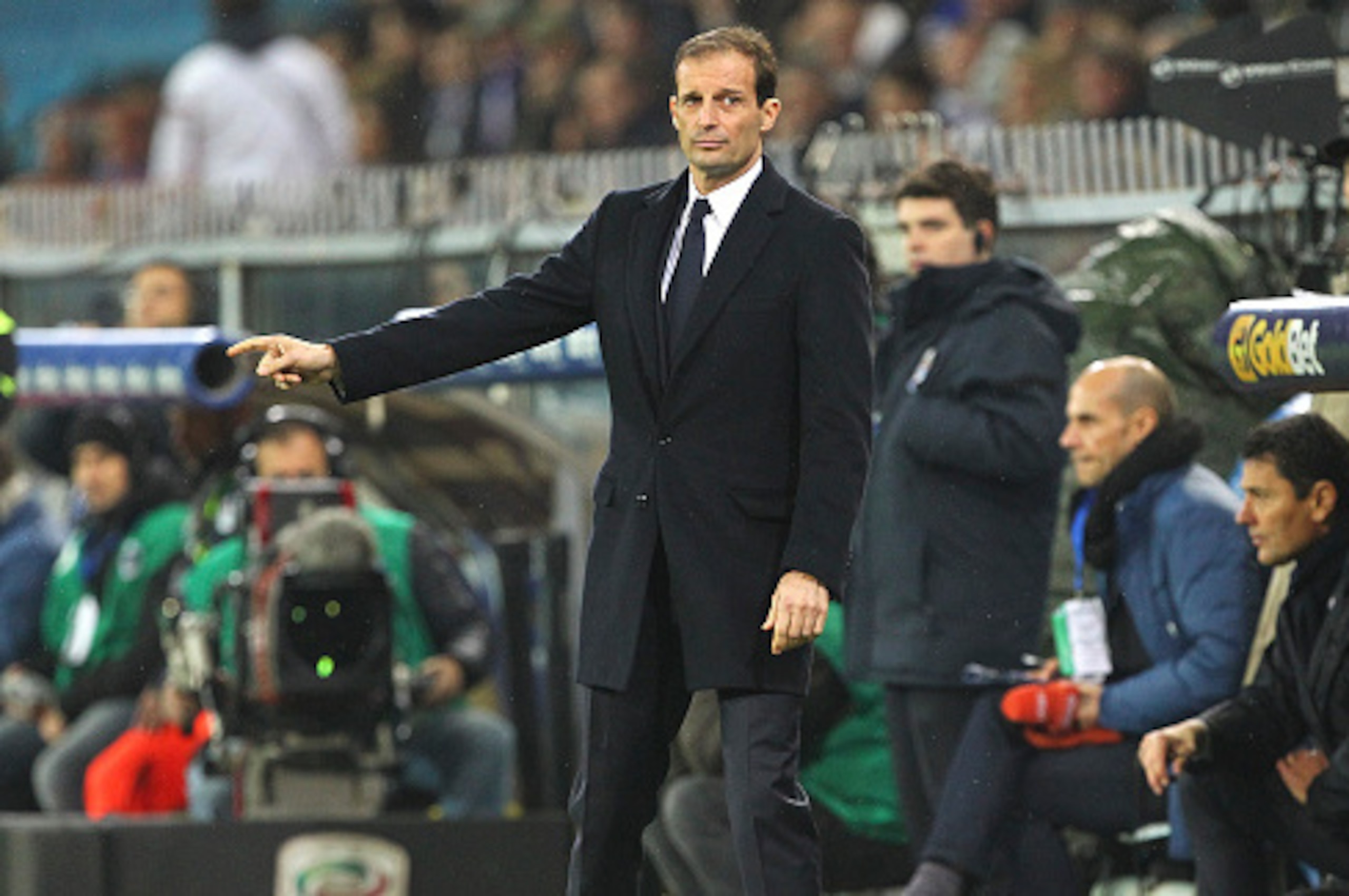 GENOA, ITALY - JANUARY 10: Juventus FC coach Massimiliano Allegri issues instructions to his players during the Serie A match between UC Sampdoria and Juventus FC at Stadio Luigi Ferraris on January 10, 2016 in Genoa, Italy. (Photo by Marco Luzzani/Gett GENOA, ITALY - JANUARY 10: Juventus FC coach Massimiliano Allegri issues instructions to his players during the Serie A match between UC Sampdoria and Juventus FC at Stadio Luigi Ferraris on January 10, 2016 in Genoa, Italy. (Photo by Marco Luzzani/Gett