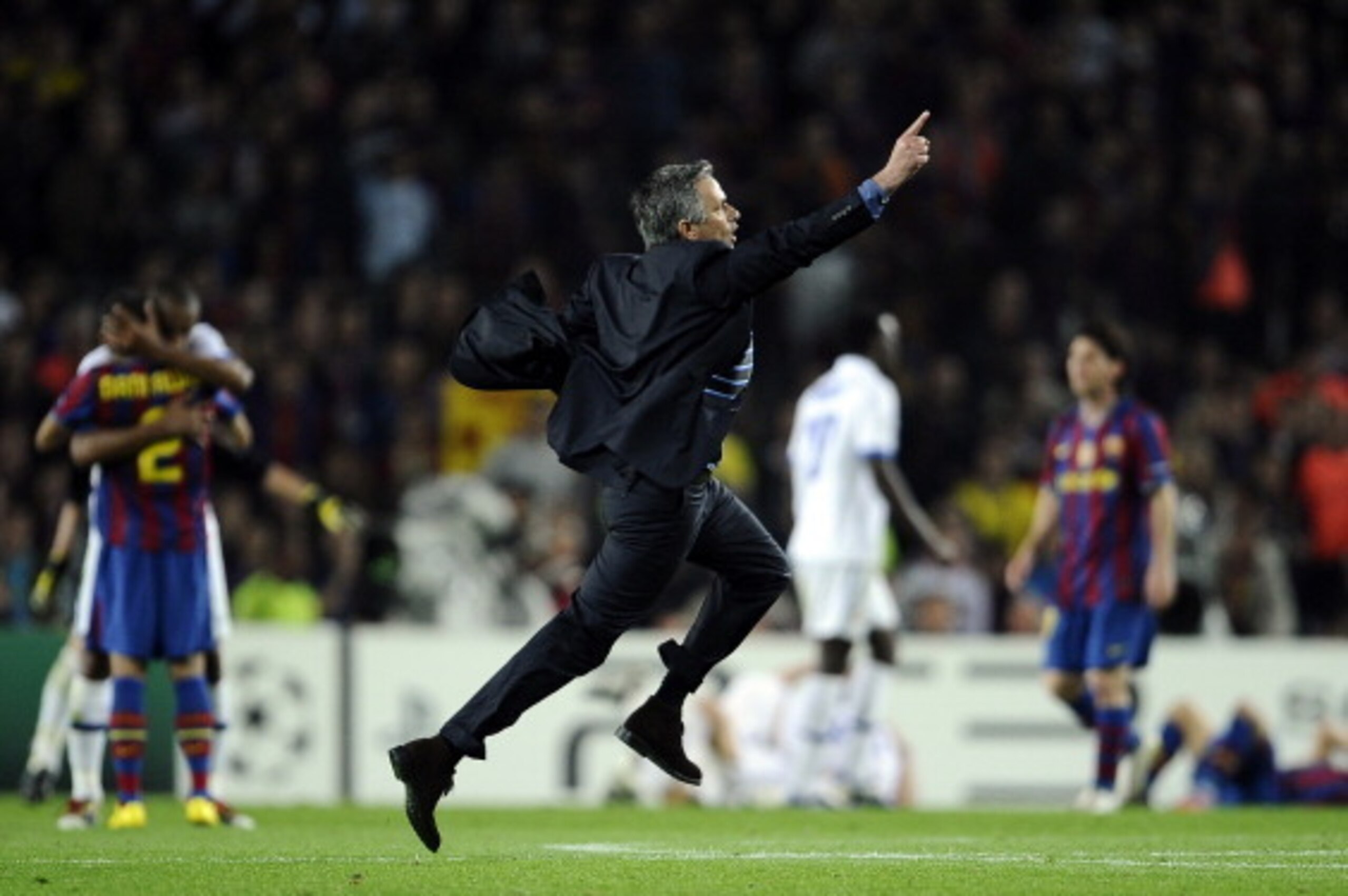 Inter Milan's Portuguese  coach Jose Mourinho celebrates after winning the UEFA Champions League semi-final second leg football match Barcelona vs Inter Milan on April 28, 2010 at the Camp Nou stadium in Barcelona. Milan reached the Champions League final