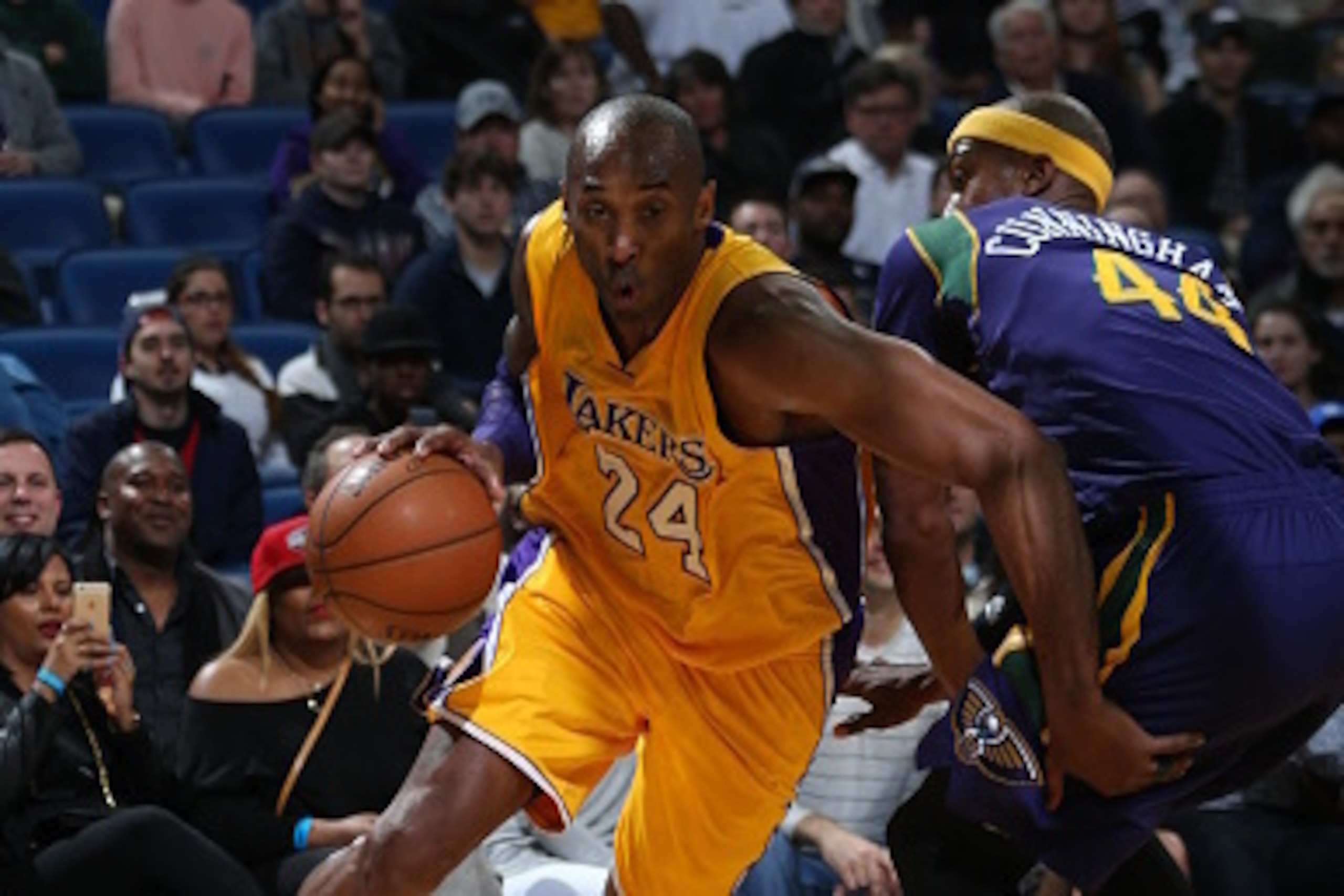 NEW ORLEANS, LA - FEBRUARY 4: Kobe Bryant #24 of the Los Angeles Lakers handles the ball against the New Orleans Pelicans on February 4, 2016 at the Smoothie King Center in New Orleans, Louisiana. NOTE TO USER: User expressly acknowledges and agrees that NEW ORLEANS, LA - FEBRUARY 4: Kobe Bryant #24 of the Los Angeles Lakers handles the ball against the New Orleans Pelicans on February 4, 2016 at the Smoothie King Center in New Orleans, Louisiana. NOTE TO USER: User expressly acknowledges and agrees that