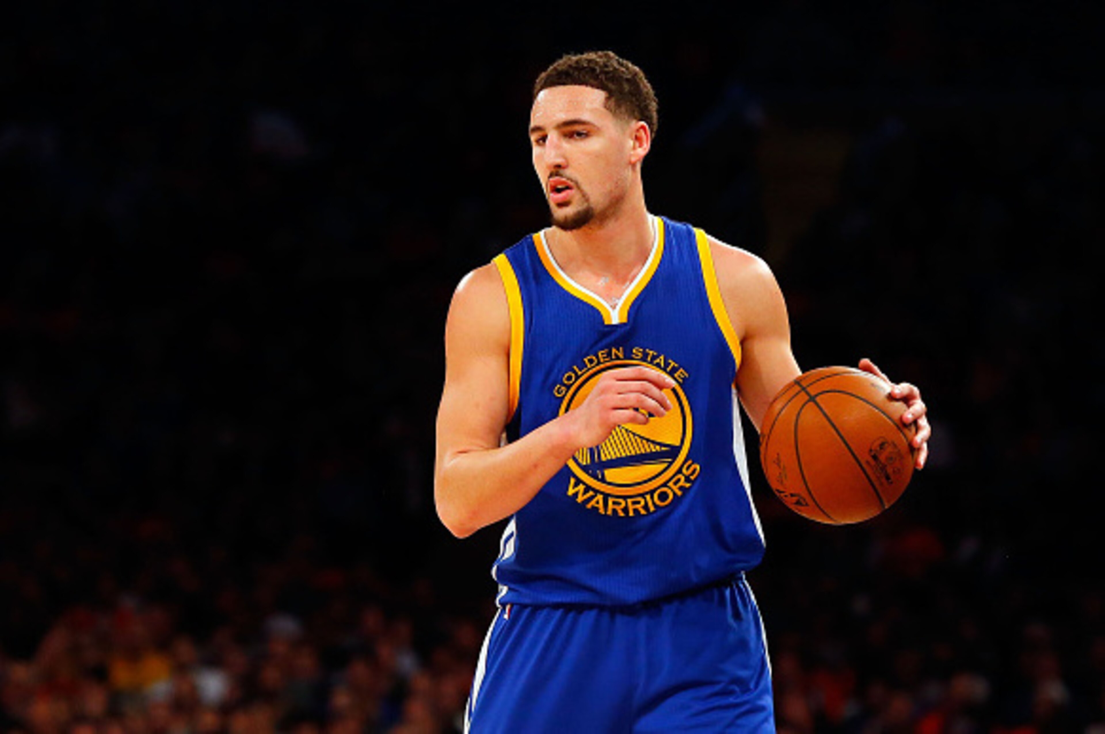 NEW YORK, NY - JANUARY 31:  (NEW YORK DAILIES OUT)    Klay Thompson #11 of the Golden State Warriors in action against the New York Knicks at Madison Square Garden on January 31, 2016 in New York City. The Warriors defeated the Knicks 116-95.  NOTE TO USE