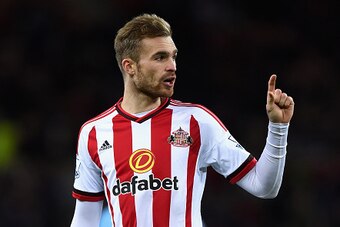 SUNDERLAND, ENGLAND - FEBRUARY 02:  Jan Kirchhoff of Sunderland in action during the Barclays Premier League match between Sunderland and Manchester City at the Stadium of Light on February 2, 2016 in Sunderland, England  (Photo by Stu Forster/Getty Image
