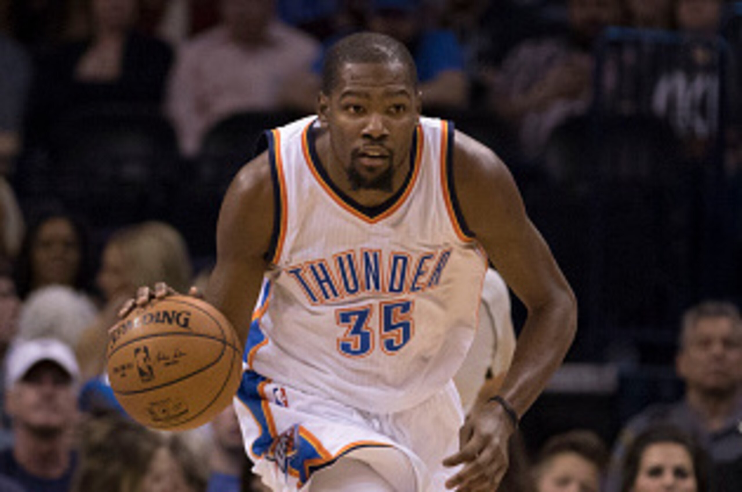 OKLAHOMA CITY, OK - JANUARY 29: Kevin Durant #35 of the Oklahoma City Thunder brings the ball up court against the Houston Rockets during a NBA game at the Chesapeake Energy Arena on January 29, 2016 in Oklahoma City, Oklahoma. NOTE TO USER: User expressl