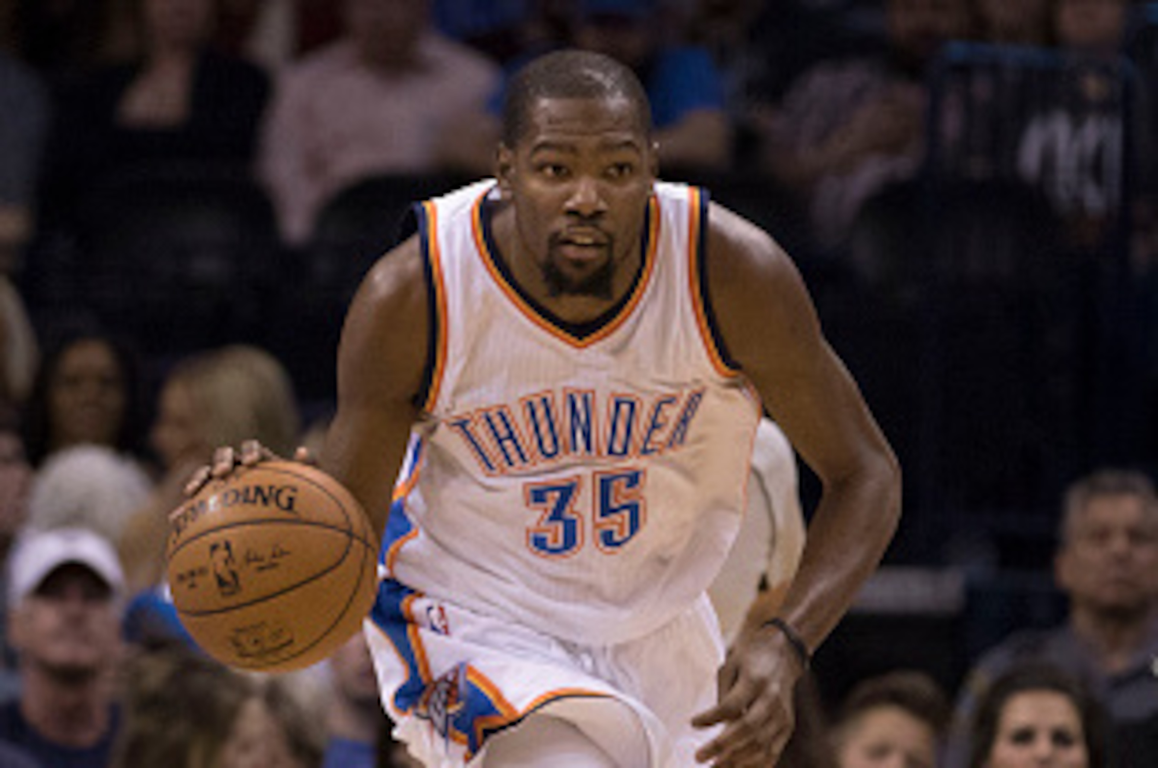 OKLAHOMA CITY, OK - JANUARY 29: Kevin Durant #35 of the Oklahoma City Thunder brings the ball up court against the Houston Rockets during a NBA game at the Chesapeake Energy Arena on January 29, 2016 in Oklahoma City, Oklahoma. NOTE TO USER: User expressl OKLAHOMA CITY, OK - JANUARY 29: Kevin Durant #35 of the Oklahoma City Thunder brings the ball up court against the Houston Rockets during a NBA game at the Chesapeake Energy Arena on January 29, 2016 in Oklahoma City, Oklahoma. NOTE TO USER: User expressl
