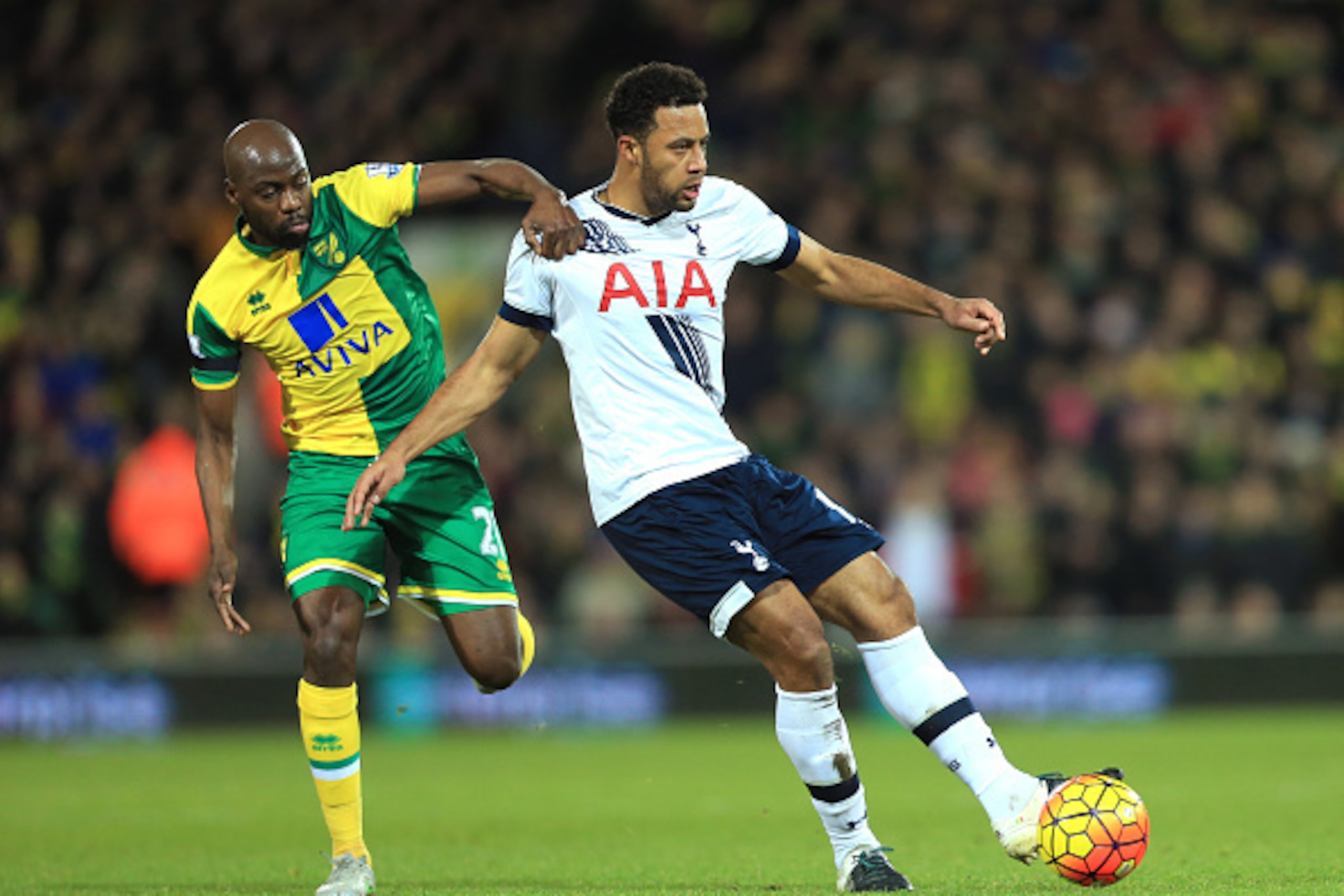 NORWICH, ENGLAND - FEBRUARY 02: Mousa Dembele of Tottenham Hotspur and Youssouf Mulumbu of Norwich City compete for the ball during the Barclays Premier League match between Norwich City and Tottenham Hotspur at Carrow Road on February 2, 2016 in Norwich,