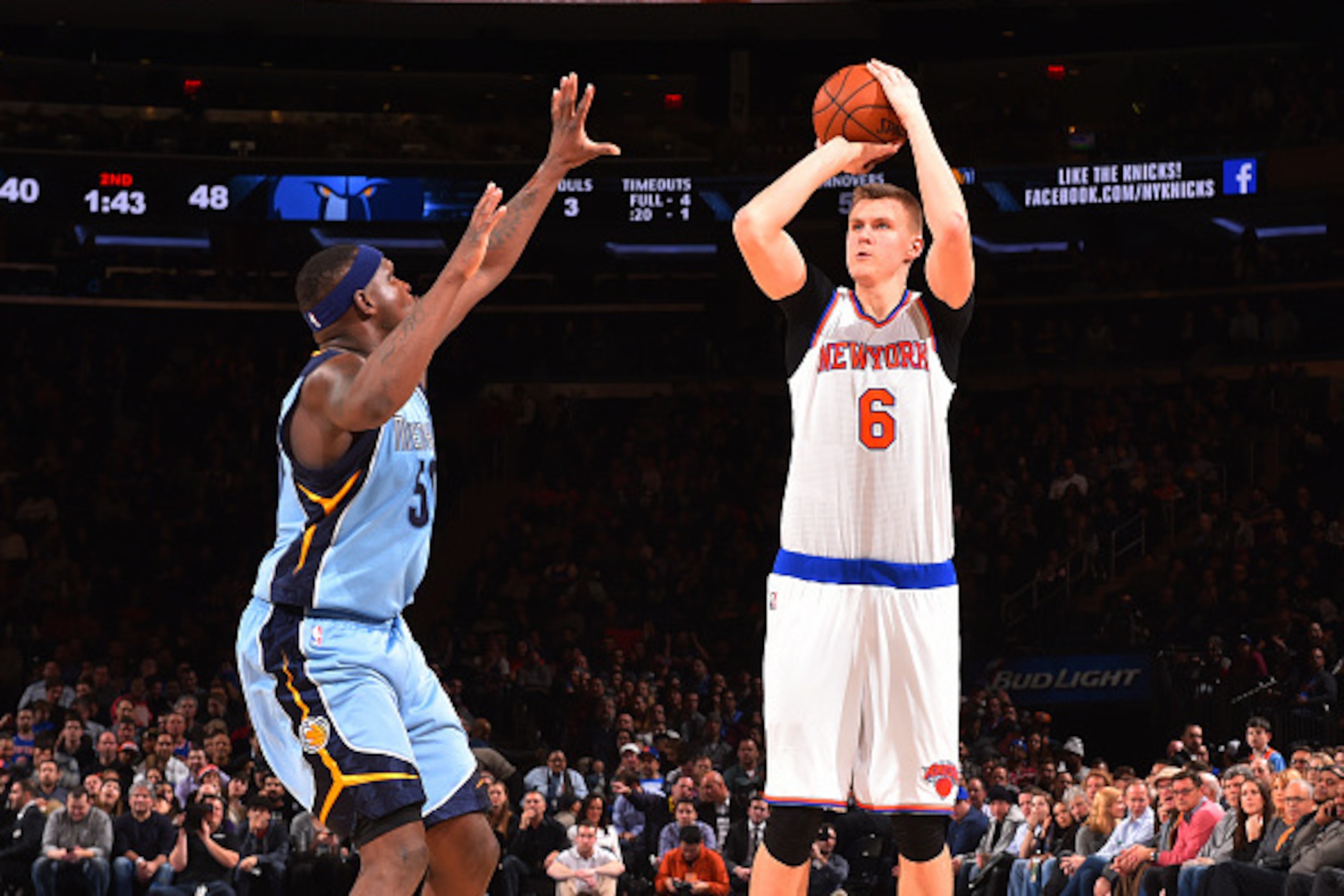 NEW YORK,NY - FEBRUARY 5: Kristaps Porzingis #6 of the New York Knicks shoots the ball against the Memphis Grizzlies at Madison Square Garden on February 5, 2016 in New York,New York NOTE TO USER: User expressly acknowledges and agrees that, by downloadin