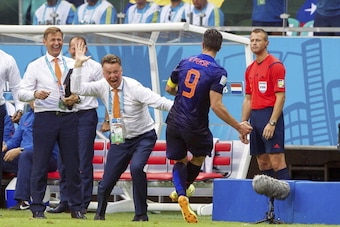 (L-R) coach Louis van Gaal of Holland, Robin van Persie of Holland during the FIFA World Cup 2014 match between Spain and The Netherlands on June 13, 2014 at the Arena Fonta Nova in Salvador, Brazil.(Photo by VI Images via Getty Images)