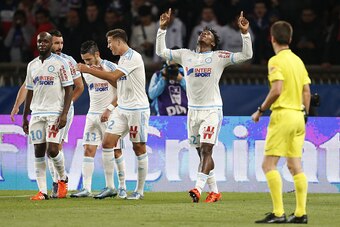 PARIS, FRANCE - OCTOBER 4: Michy Batshuayi of OM celebrates his goal during the French Ligue 1 match between Paris Saint-Germain FC (PSG) and Olympique de Marseille at Parc des Princes stadium on October 4, 2015 in Paris, France. (Photo by Jean Catuffe/Ge