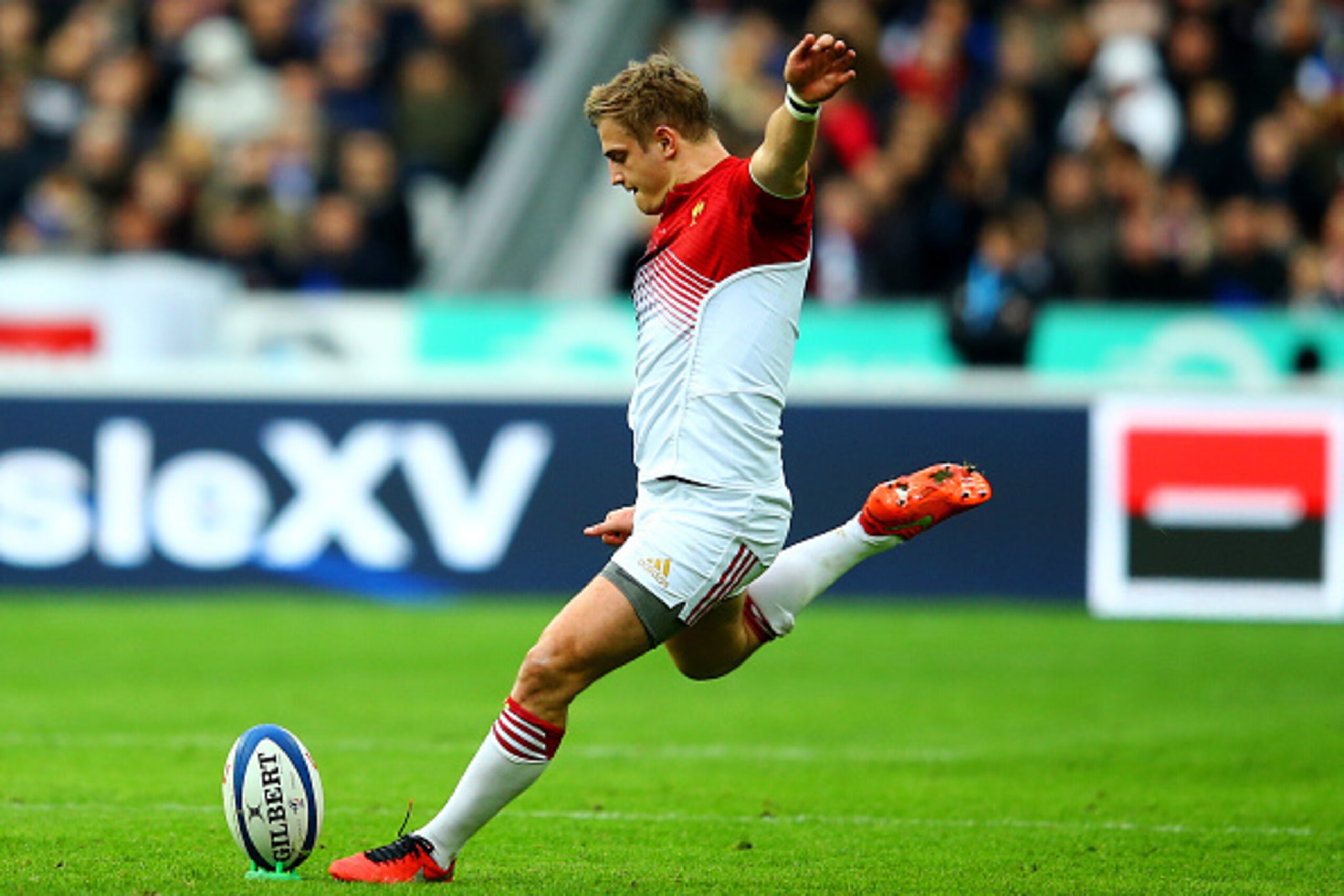 PARIS, FRANCE - FEBRUARY 06:  Jules Plisson of France kicks a penalty during the RBS Six Nations match between France and Italy at Stade de France on February 6, 2016 in Paris, France.  (Photo by Richard Heathcote/Getty Images)