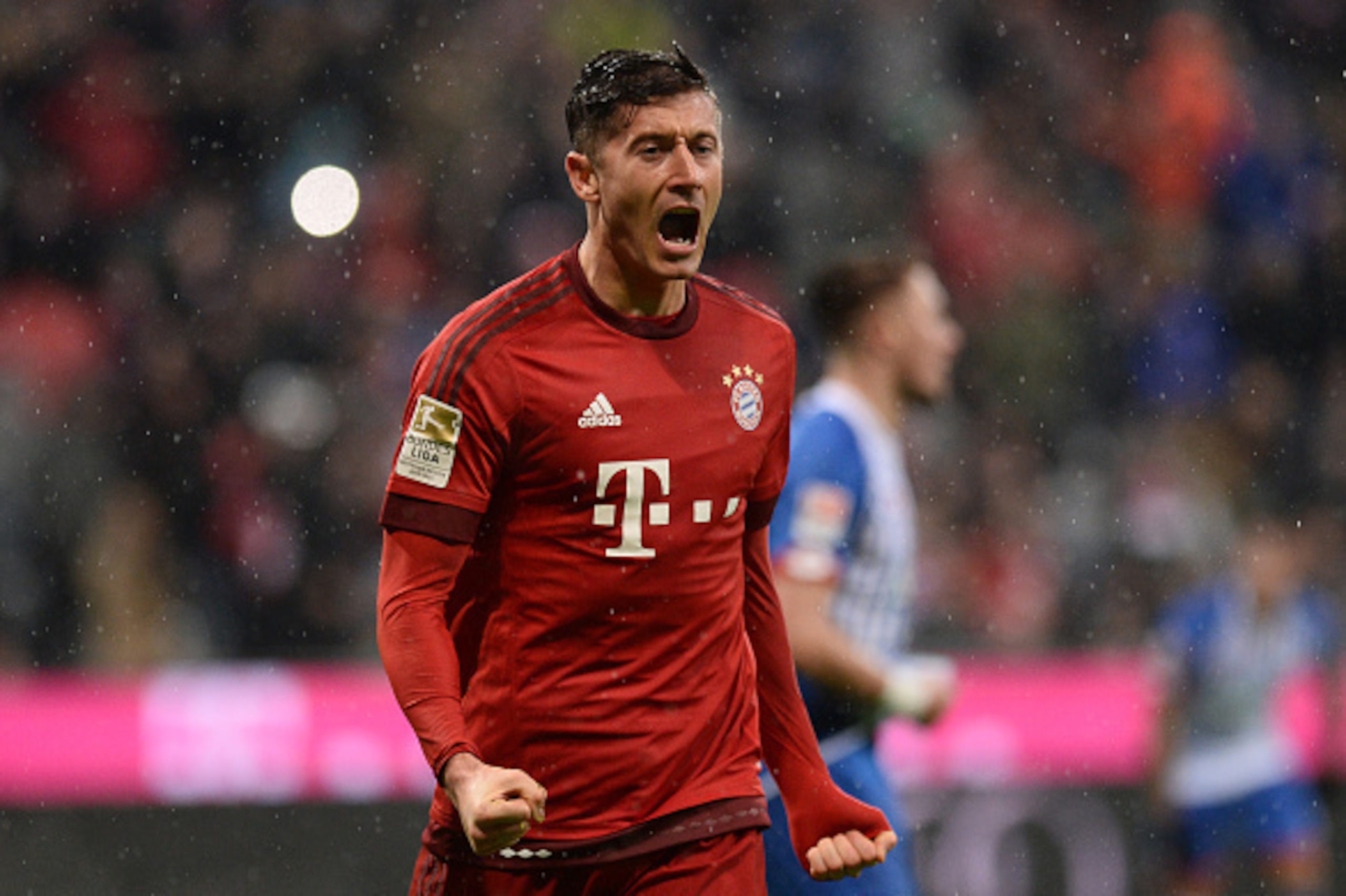 Bayern Munich's Polish striker Robert Lewandowski celebrates the 1:0 during the German first division Bundesliga football match of FC Bayern Munich vs TSG 1899 Hoffenheim in Munich, southern Germany, on January 31, 2016.  / AFP / LUKAS BARTH / RESTRICTION