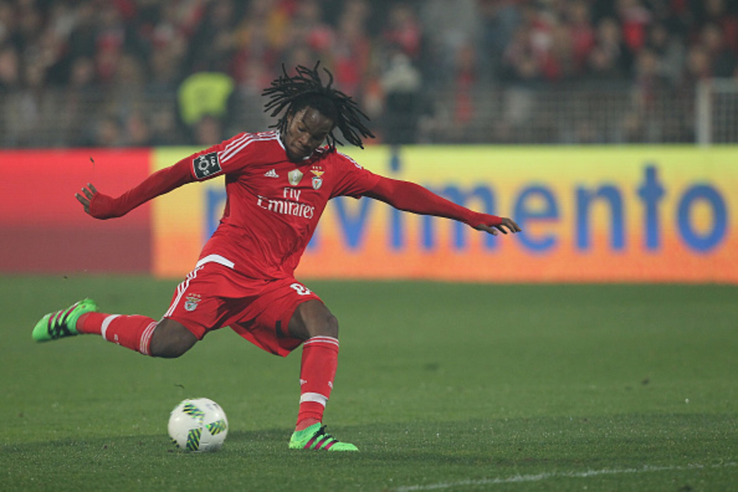 LISBON, PORTUGAL - FEBRUARY 05: Benfica's midfielder Renato Sanches during the match between Os Belenenses and SL Benfica at Estadio do Restelo on February 05, 2016 in Lisbon, Portugal. (Photo by Carlos Rodrigues/Getty Images) LISBON, PORTUGAL - FEBRUARY 05: Benfica's midfielder Renato Sanches during the match between Os Belenenses and SL Benfica at Estadio do Restelo on February 05, 2016 in Lisbon, Portugal. (Photo by Carlos Rodrigues/Getty Images)