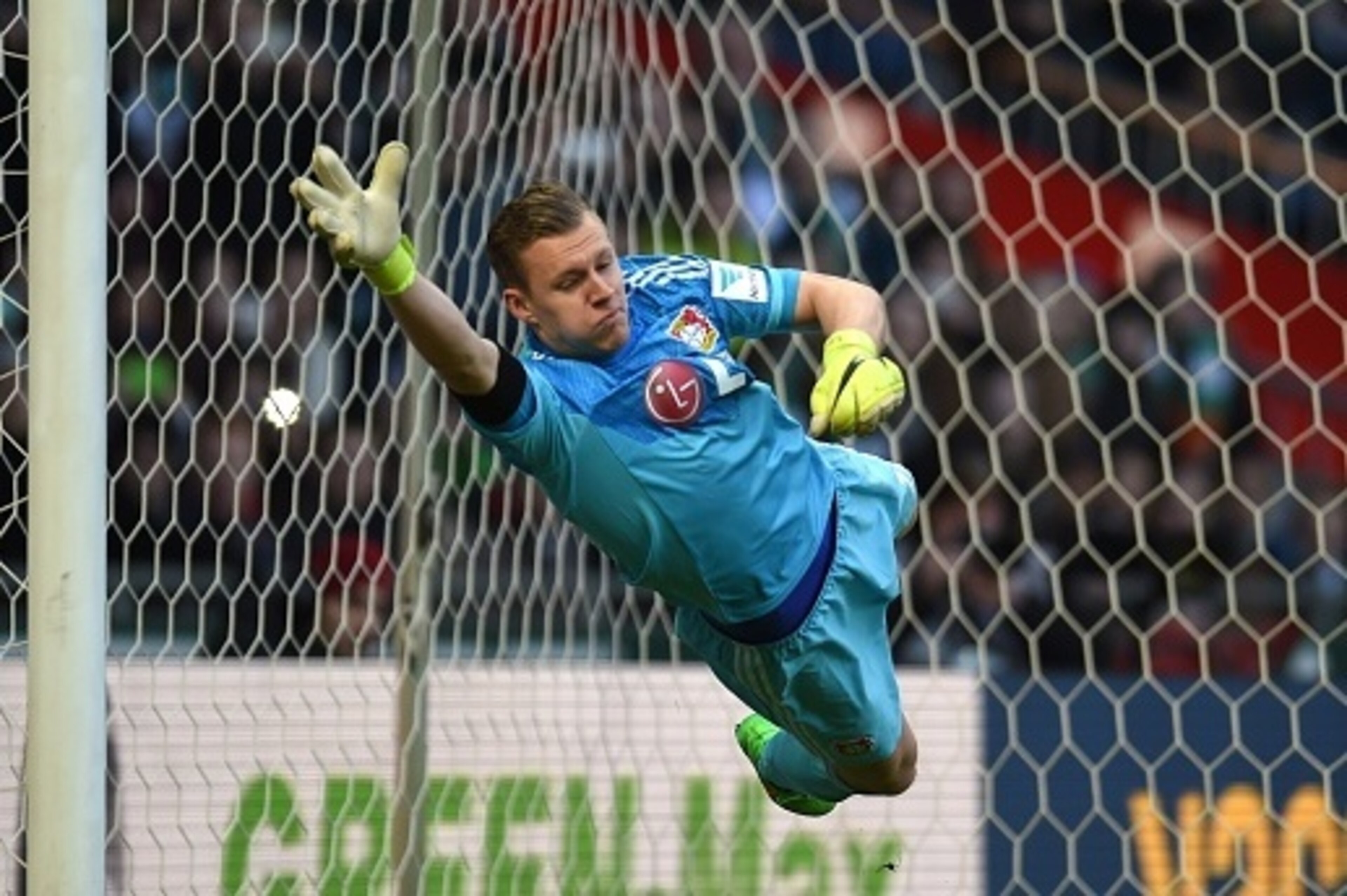 Leverkusen's goalkeeper Bernd Leno tries to catch the ball during the German first division Bundesliga football match SV Werder Bremen vs Bayer 04 Leverkusen in Bremen, northern Germany, on February 8, 2015. AFP PHOTO / PATRIK STOLLARZ DFL RULES TO LIMI Leverkusen's goalkeeper Bernd Leno tries to catch the ball during the German first division Bundesliga football match SV Werder Bremen vs Bayer 04 Leverkusen in Bremen, northern Germany, on February 8, 2015. AFP PHOTO / PATRIK STOLLARZ DFL RULES TO LIMI