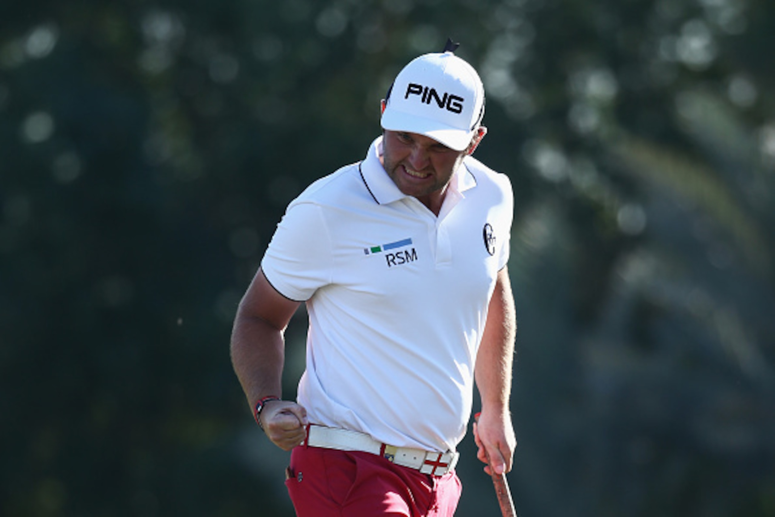 DUBAI, UNITED ARAB EMIRATES - FEBRUARY 07: Andy Sullivan of England saves his par on the 16th hole during the final round of the Omega Dubai Desert Classic at the Emirates Golf Club on February 7, 2016 in Dubai, United Arab Emirates. (Photo by Warren Li DUBAI, UNITED ARAB EMIRATES - FEBRUARY 07: Andy Sullivan of England saves his par on the 16th hole during the final round of the Omega Dubai Desert Classic at the Emirates Golf Club on February 7, 2016 in Dubai, United Arab Emirates. (Photo by Warren Li
