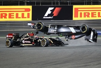 Sauber driver Esteban Gutierrez of Mexico crashes ahead of Lotus driver Pastor Maldonado of Venezuela during the Formula One Bahrain Grand Prix at Sakhir circuit in Manama on April 6, 2014.  AFP PHOTO / MARWAN NAAMANI        (Photo credit should read MARW