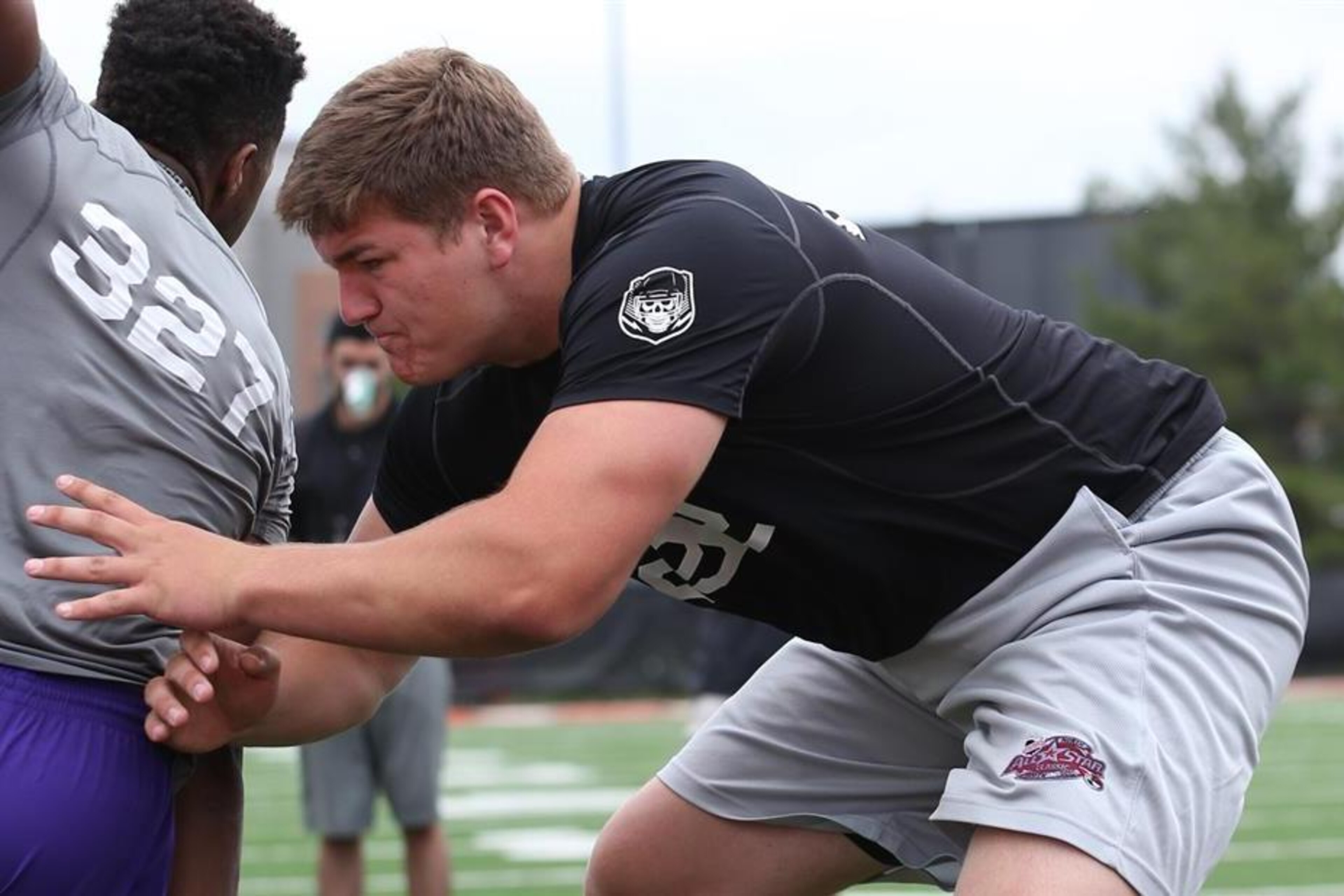 5-star offensive tackle Josh Myers
