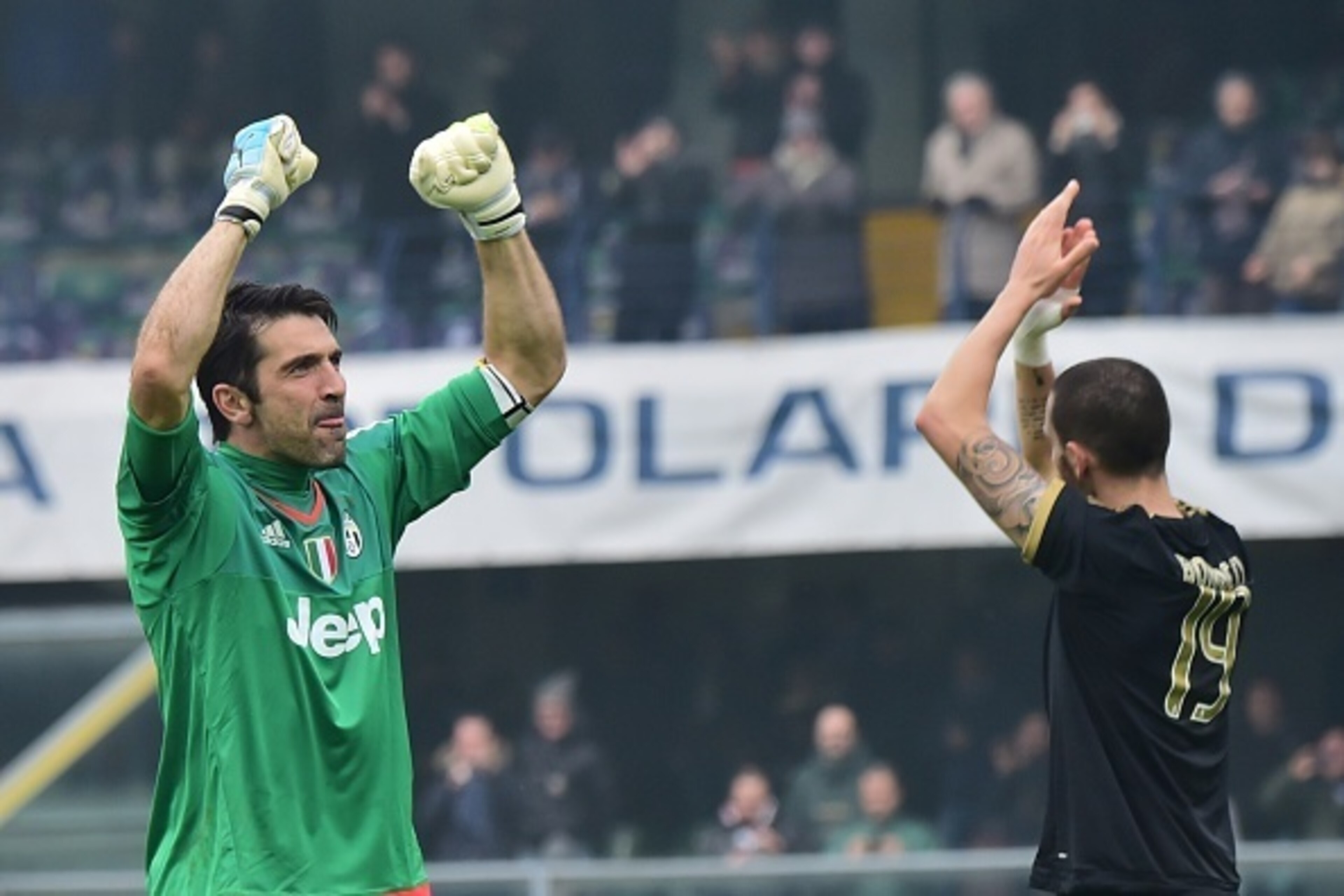 Juventus' goalkeeper from Italy Gianluigi Buffon celebrates at the end of the Serie A football match between Chievo Verona and Juventus at Bentegodi Stadium in Verona on January 31, 2016. / AFP / GIUSEPPE CACACE        (Photo credit should read GIUSEPPE C