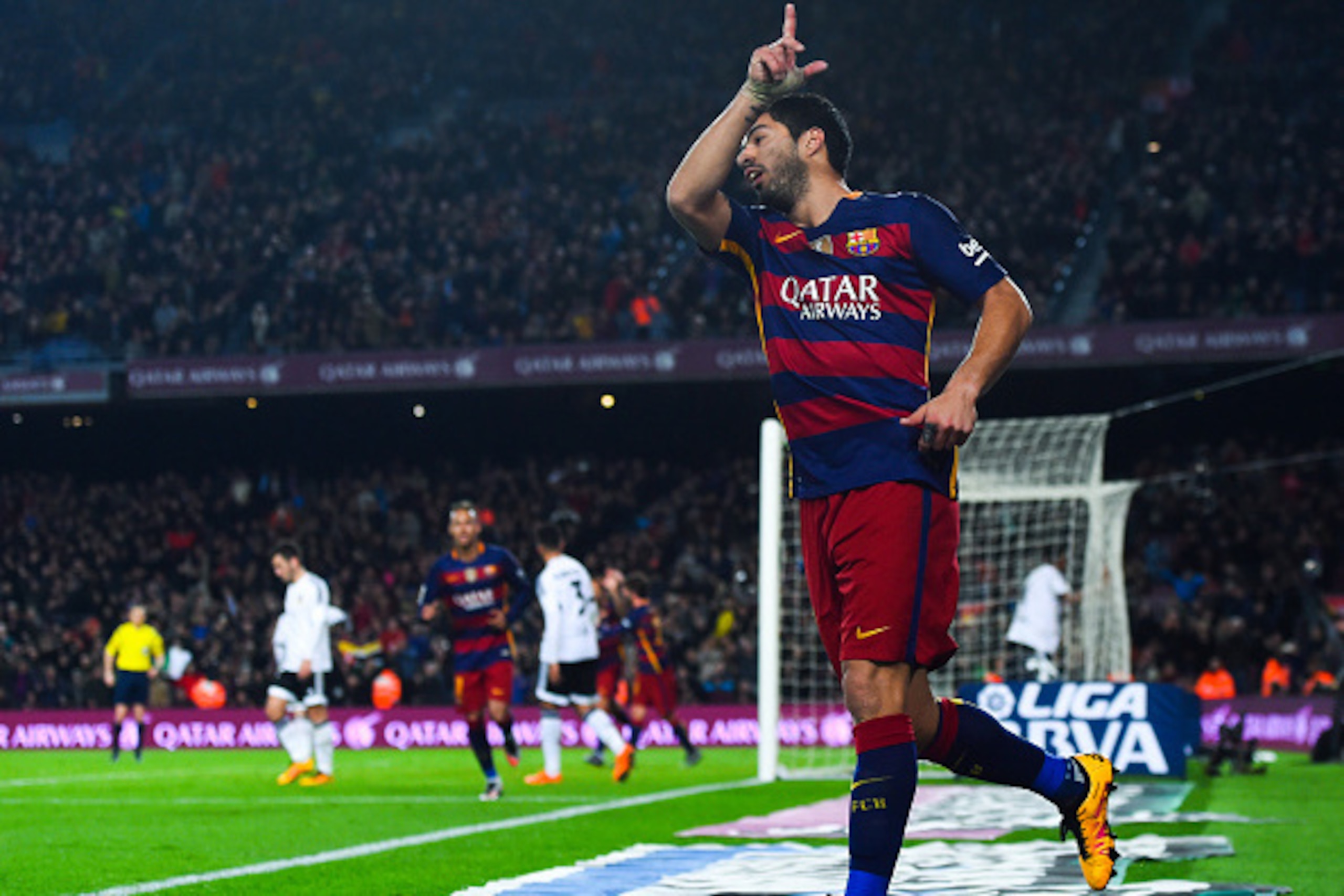 BARCELONA, SPAIN - FEBRUARY 03:  Luis Suarez of FC Barcelona celebrates after scoring his team's sixth goal during the Copa del Rey Semi Final first leg match between FC Barcelona and Valencia at Nou Camp on February 3, 2016 in Barcelona, Spain.  (Photo b