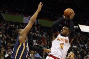 Feb 5, 2016; Atlanta, GA, USA; Atlanta Hawks forward Paul Millsap (4) shoots the ball against the Indiana Pacers in the second quarter at Philips Arena. Mandatory Credit: Brett Davis-USA TODAY Sports