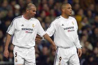 MADRID, Spain:  Real Madrid's French midfielder Zinedine Zidane and his teammate Ronaldo congratulate each other after a goal during their Champions League quarter-final first leg football match against Monaco, 24 March 2004 at the Santiago Bernabeu stadi