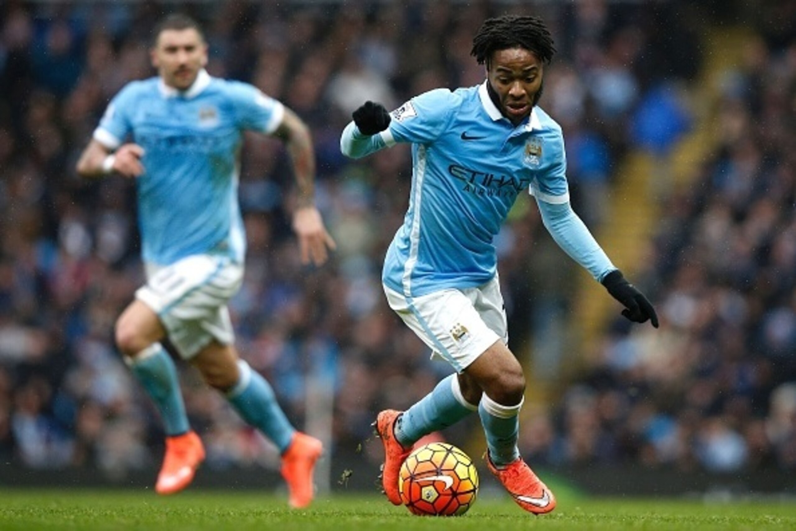 Manchester City's English midfielder Raheem Sterling (R) controls the ball during the English Premier League football match between Manchester City and Leicester City at the Etihad Stadium in Manchester, north west England, on February 6, 2016.  / AFP / A