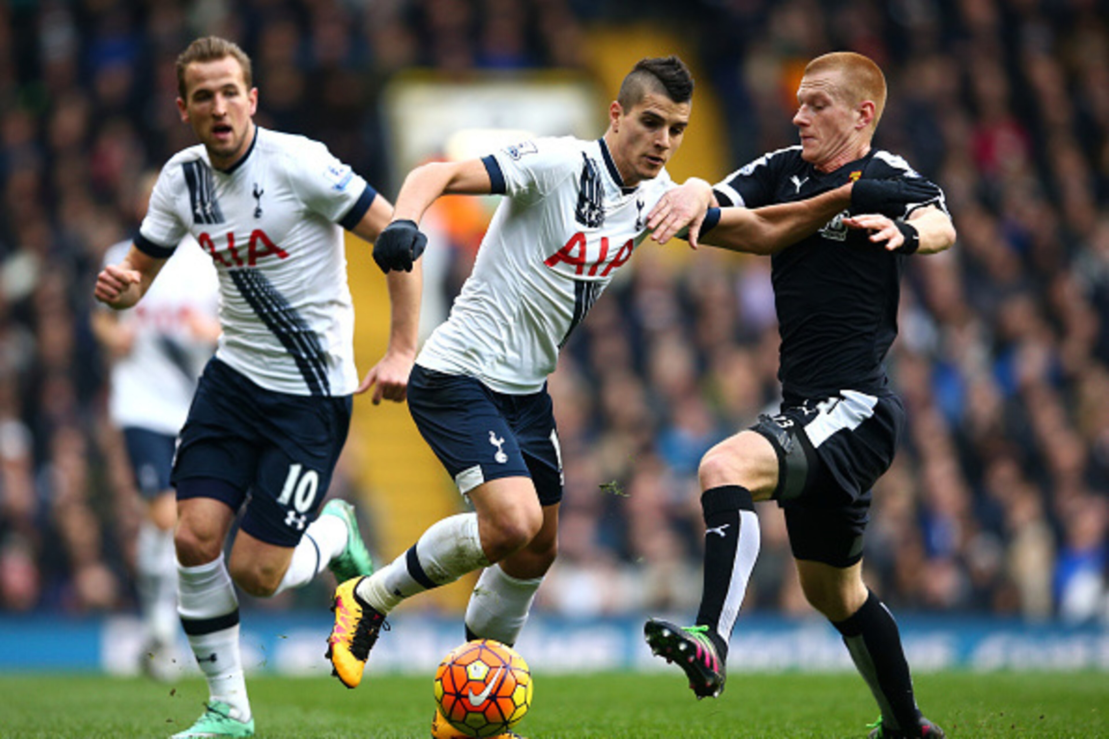 LONDON, ENGLAND - FEBRUARY 06:  Erik Lamela of Tottenham Hotspur and Ben Watson of Watford compete for the ball during the Barclays Premier League match between Tottenham Hotspur and Watford at White Hart Lane on February 6, 2016 in London, England.  (Pho
