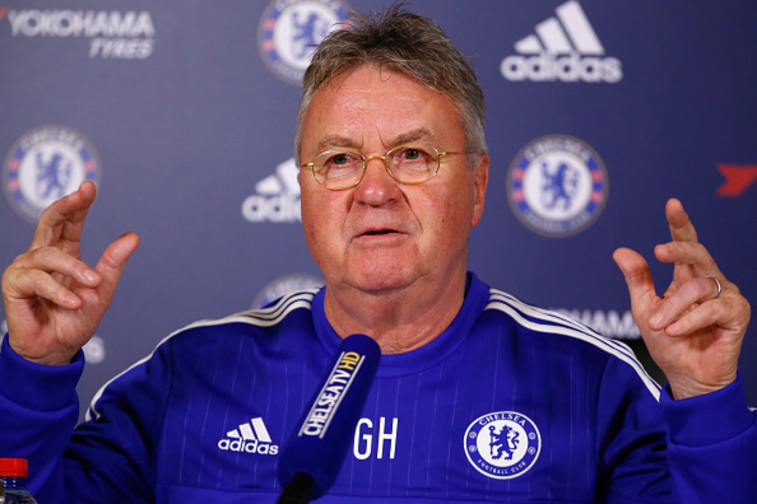 COBHAM, ENGLAND - FEBRUARY 05: Interim manager Guus Hiddink of Chelsea talks to the media during a Chelsea Press Conference at Chelsea Training Ground on February 5, 2016 in Cobham, England. (Photo by Clive Rose/Getty Images) COBHAM, ENGLAND - FEBRUARY 05: Interim manager Guus Hiddink of Chelsea talks to the media during a Chelsea Press Conference at Chelsea Training Ground on February 5, 2016 in Cobham, England. (Photo by Clive Rose/Getty Images)