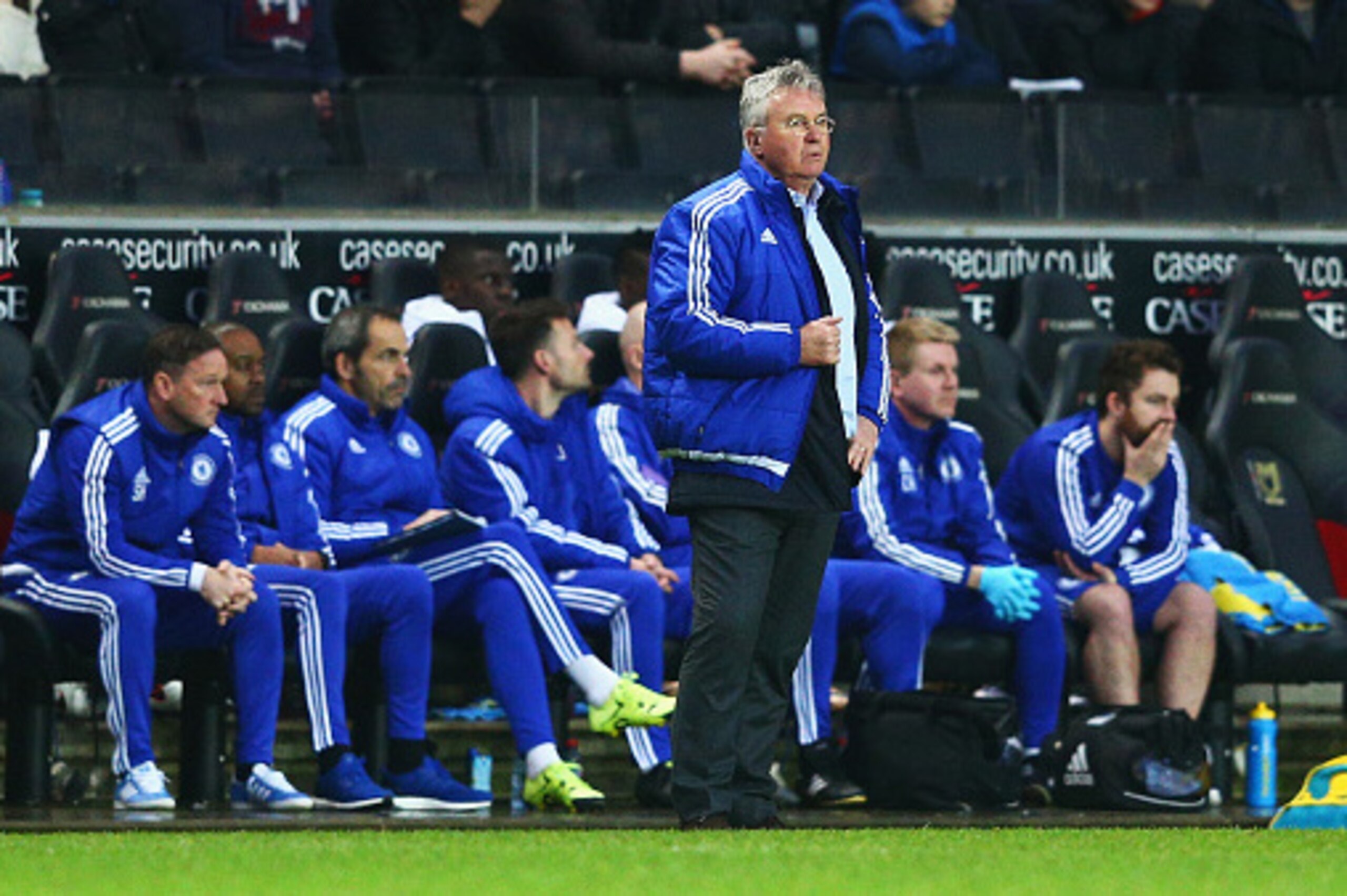 MILTON KEYNES, ENGLAND - JANUARY 31: Guus Hiddink, interim manager of Chelsea looks on during the Emirates FA Cup Fourth Round match between Milton Keynes Dons and Chelsea at Stadium mk on January 31, 2016 in Milton Keynes, England. (Photo by Clive Maso MILTON KEYNES, ENGLAND - JANUARY 31: Guus Hiddink, interim manager of Chelsea looks on during the Emirates FA Cup Fourth Round match between Milton Keynes Dons and Chelsea at Stadium mk on January 31, 2016 in Milton Keynes, England. (Photo by Clive Maso