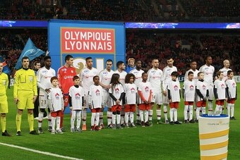 PARIS, FRANCE - JANUARY 13:  Player's of Olympic Lyonnais before the French  Ligue Cup between Paris Saint-Germain and Olympic Lyonnais at Parc Des Princes on january 11, 2016 in Paris, France.  (Photo by Xavier Laine/Getty Images)