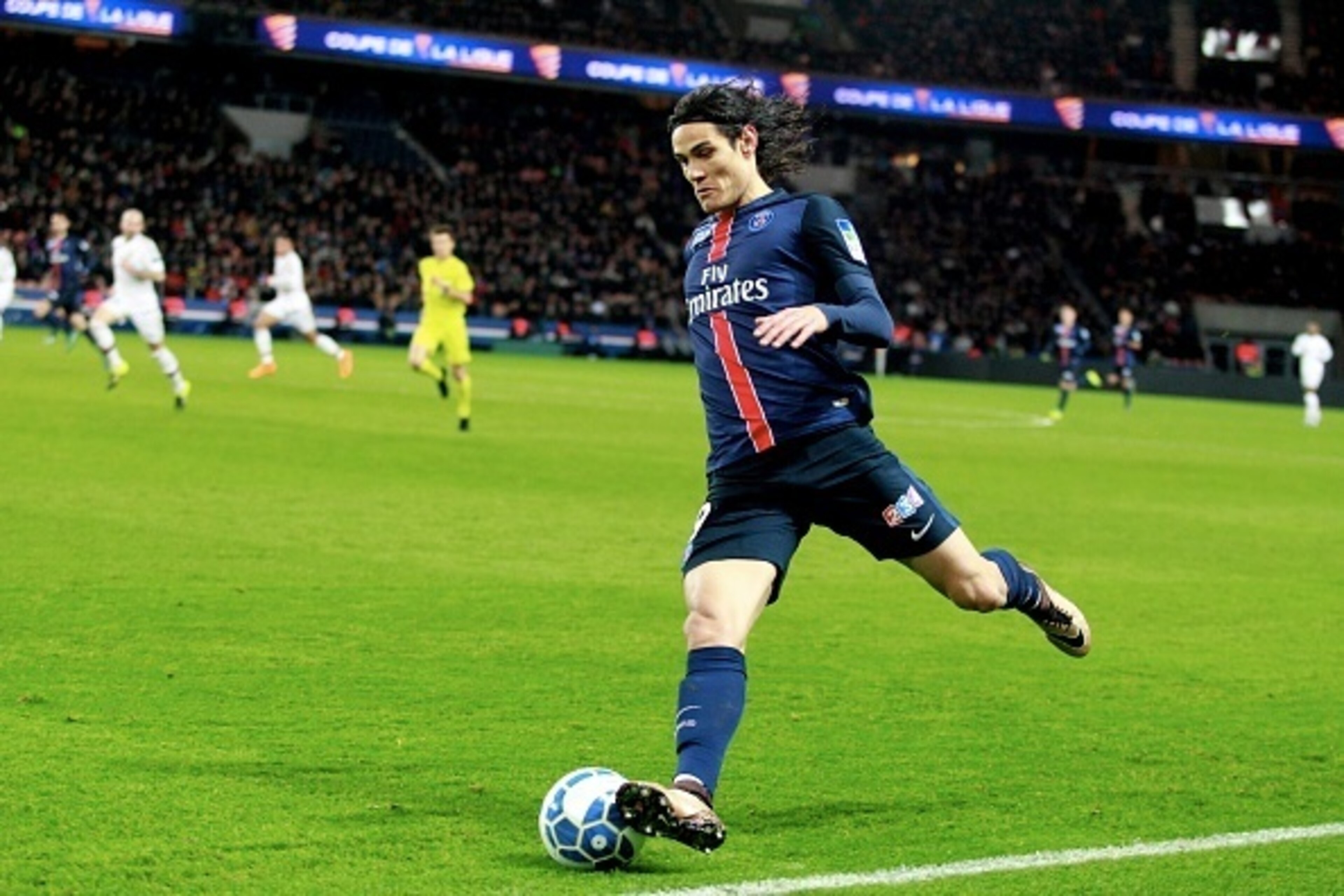 PARIS, FRANCE - JANUARY 13: Edinson Cavani of Paris Saint-Germain in action during the French Ligue Cup between Paris Saint-Germain and Olympic Lyonnais at Parc Des Princes on january 11, 2016 in Paris, France. (Photo by Xavier Laine/Getty Images) PARIS, FRANCE - JANUARY 13: Edinson Cavani of Paris Saint-Germain in action during the French Ligue Cup between Paris Saint-Germain and Olympic Lyonnais at Parc Des Princes on january 11, 2016 in Paris, France. (Photo by Xavier Laine/Getty Images)