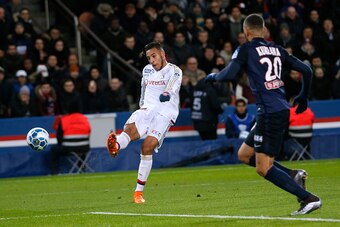 Lyon's French midfielder Corentin Tolisso (L) scores a goal during the French League Cup quarter final football match between Paris Saint-Germain (PSG) and Lyon (OL) on January 13, 2016 at the Parc des Princes stadium, in Paris.  AFP PHOTO / THOMAS SAMSON