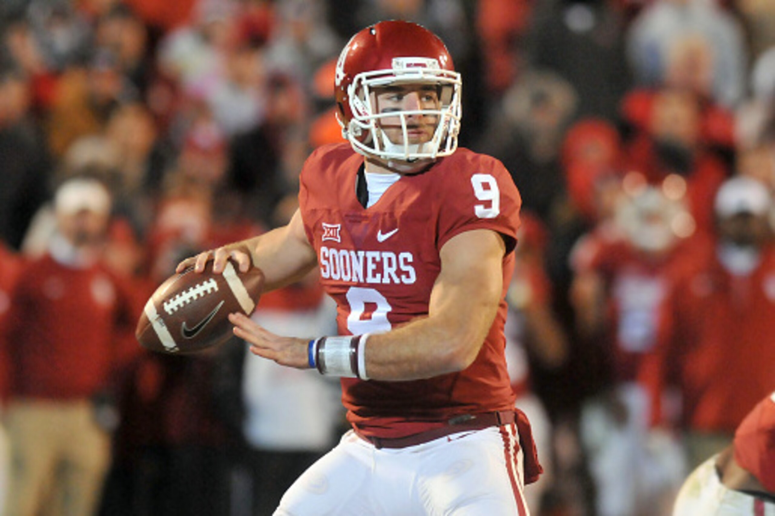 NORMAN, OK - NOVEMBER 21: Quarterback Trevor Knight #9 of the Oklahoma Sooners drops back to pass during their win against the TCU Horned Frogs on November 21, 2015 at the Gaylord Family Oklahoma Memorial Stadium in Norman, Oklahoma. (Photo by Jackson Lai