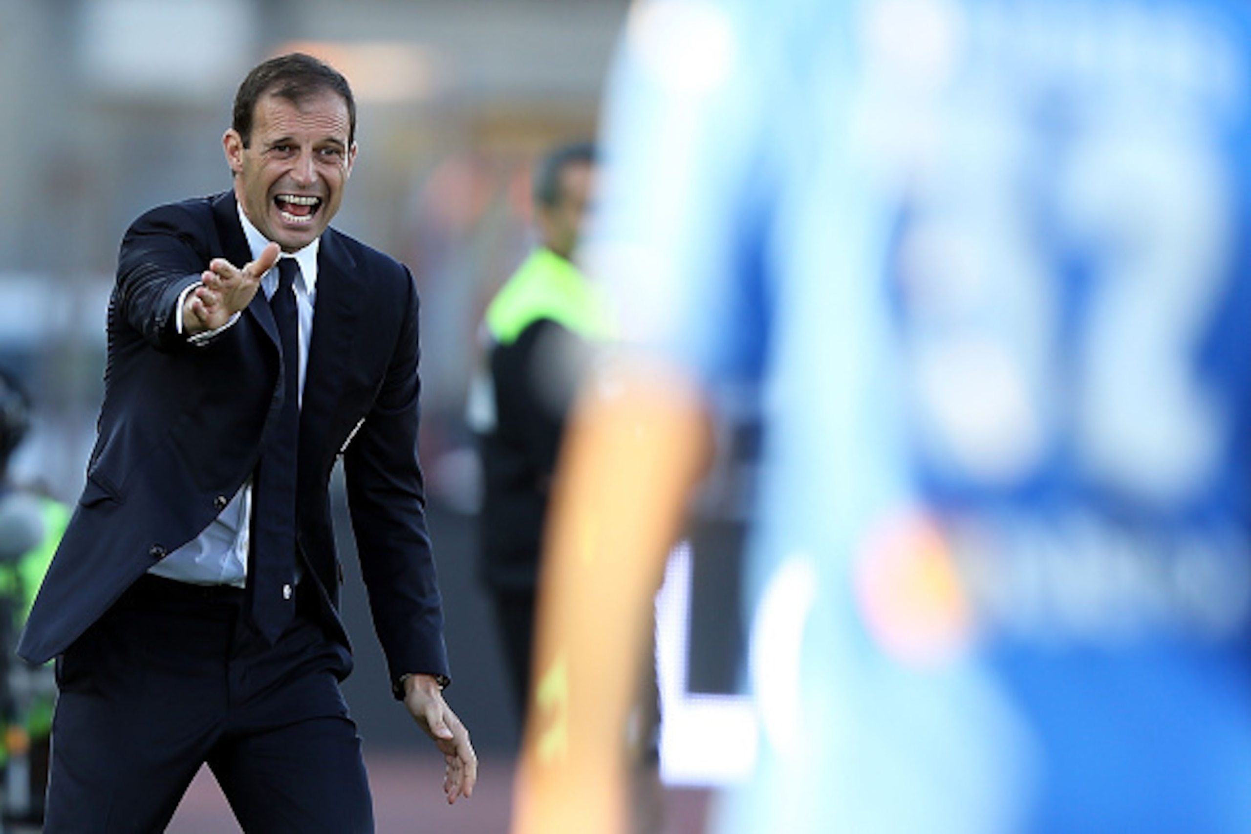 EMPOLI, ITALY - NOVEMBER 08: Massimiliano Allegri manager of Juventus FC gives instructions during the Serie A match between Empoli FC and Juventus FC at Stadio Carlo Castellani on November 8, 2015 in Empoli, Italy. (Photo by Gabriele Maltinti/Getty Imag EMPOLI, ITALY - NOVEMBER 08: Massimiliano Allegri manager of Juventus FC gives instructions during the Serie A match between Empoli FC and Juventus FC at Stadio Carlo Castellani on November 8, 2015 in Empoli, Italy. (Photo by Gabriele Maltinti/Getty Imag