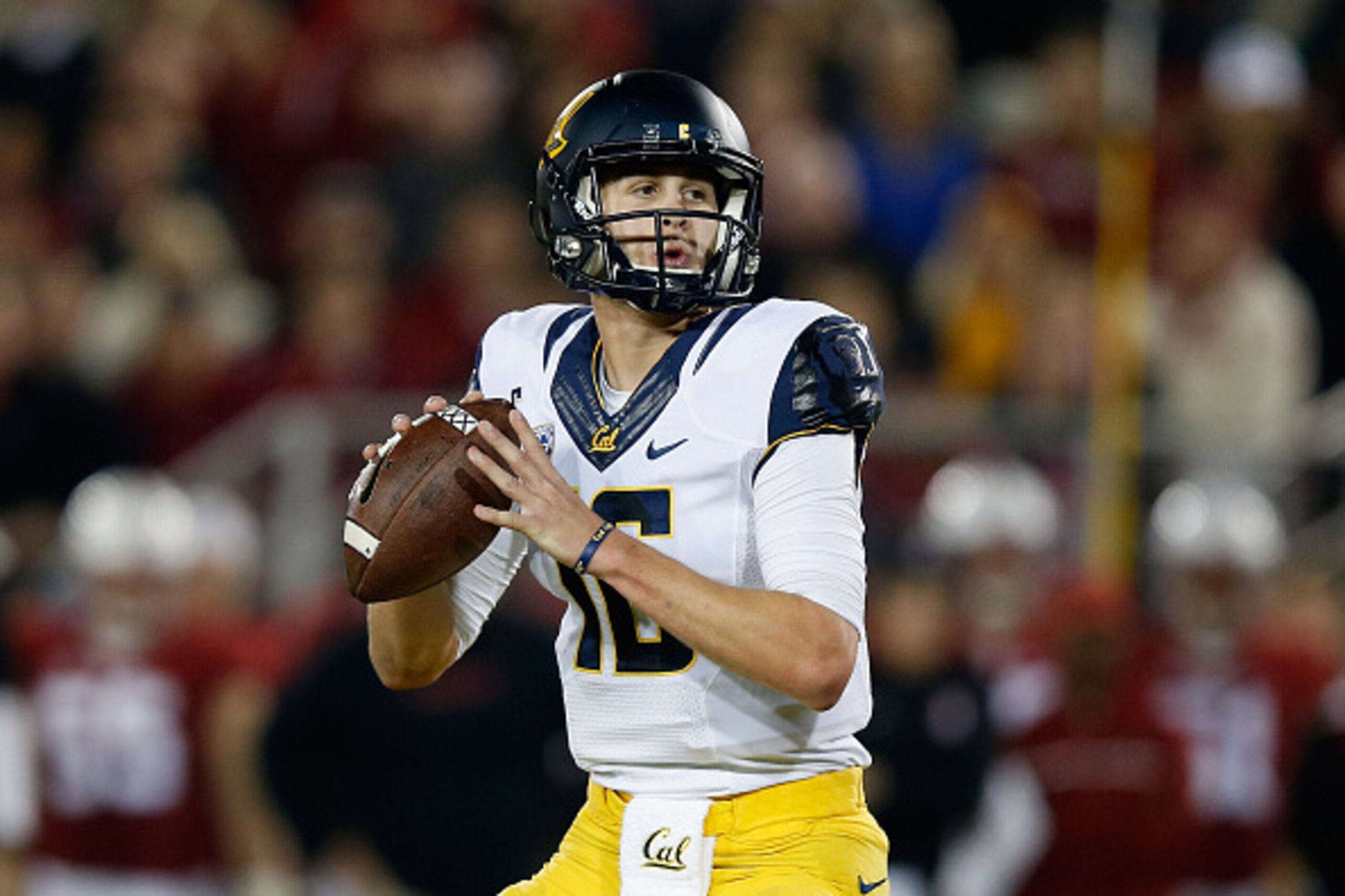 PALO ALTO, CA - NOVEMBER 21:  Jared Goff #16 of the California Golden Bears in action against the Stanford Cardinal at Stanford Stadium on November 21, 2015 in Palo Alto, California.  (Photo by Ezra Shaw/Getty Images)