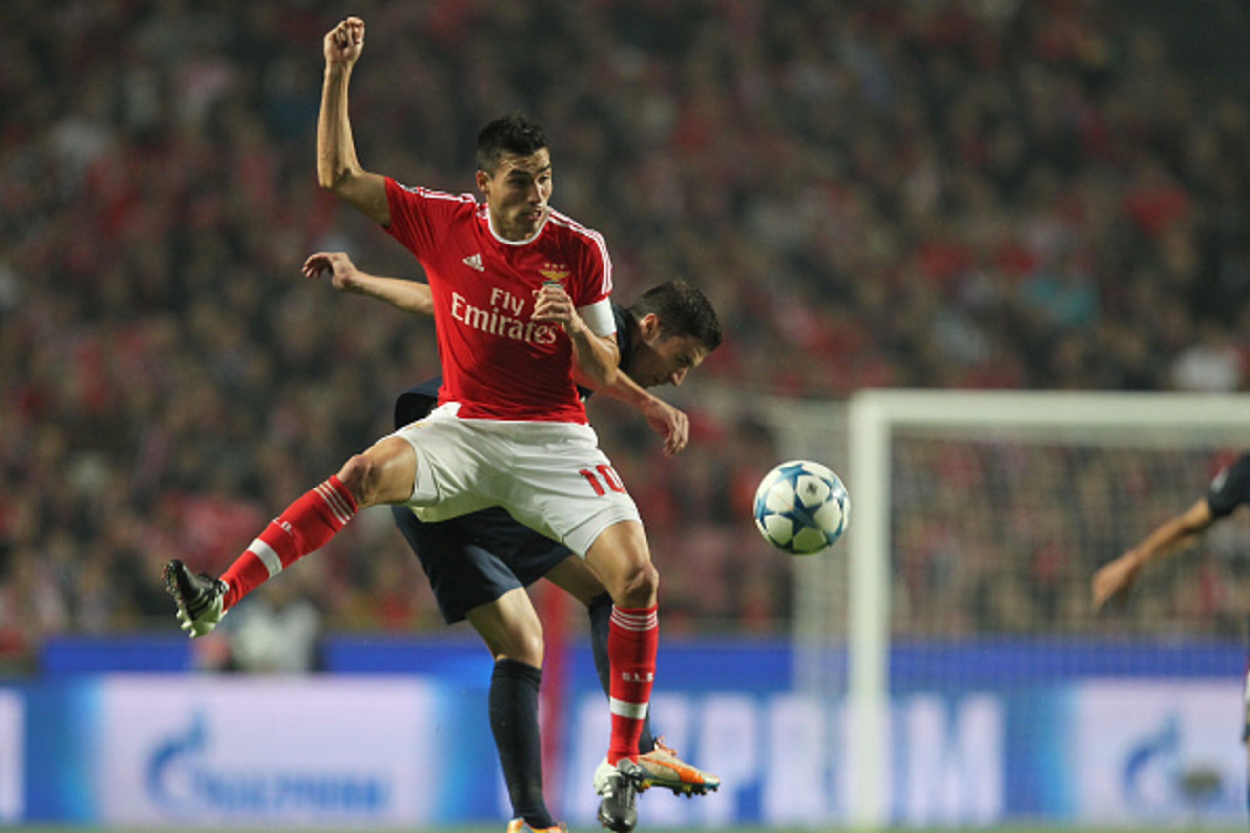 LISBON, PORTUGAL - DECEMBER 08: Benfica's midfielder Nicolas Gaitan vies with Atletico Madrid's midfielder Gabi during the match between SL Benfica and Club Atletico de Madrid for the UEFA Champions League at Estadio da Luz on December 08, 2015 in Lisbon,