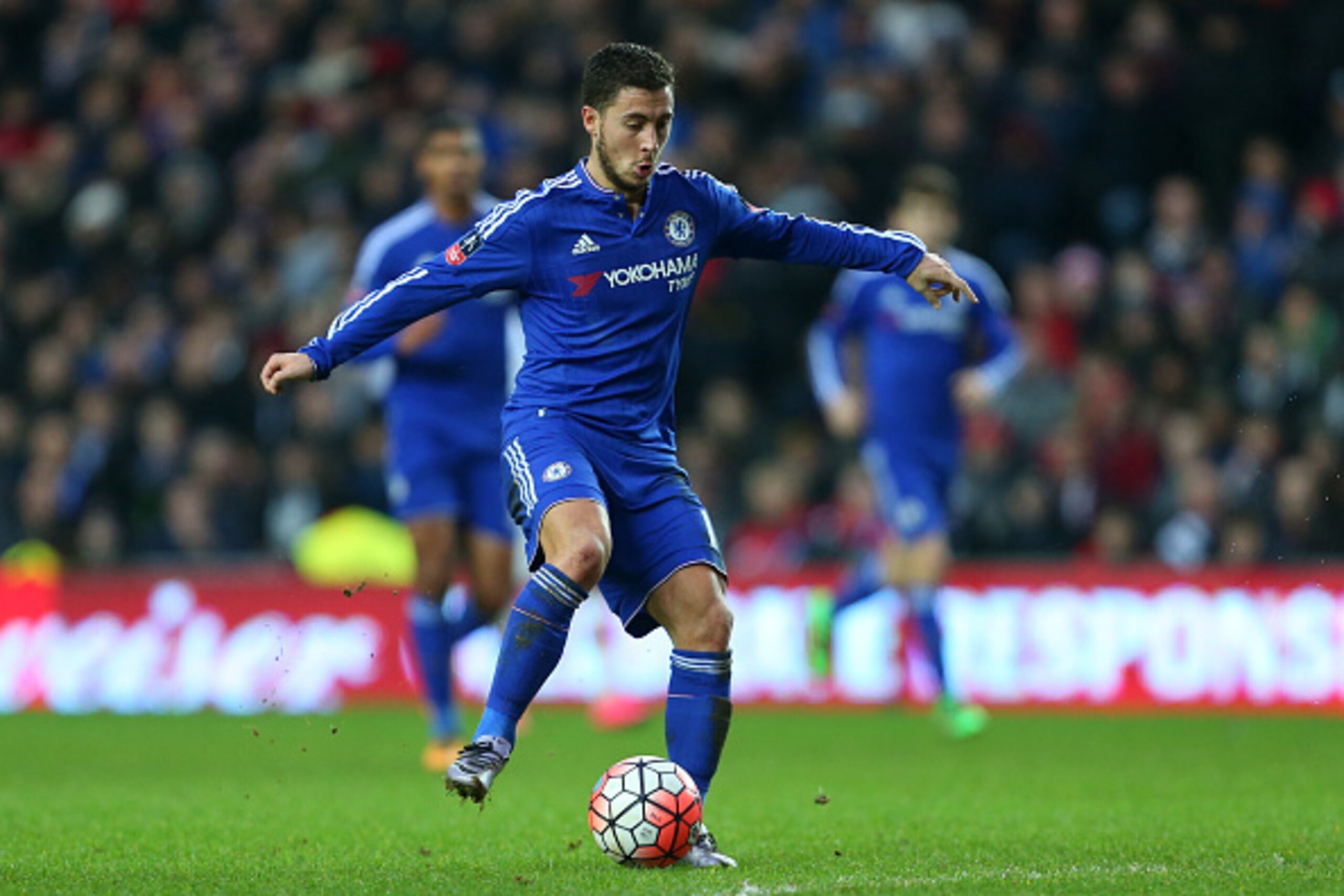 MILTON KEYNES, ENGLAND - JANUARY 31: Eden Hazard of Chelsea during the Emirates FA Cup match between MK Dons and Chelsea at Stadium mk on January 31, 2016 in Milton Keynes, England. (Photo by Catherine Ivill - AMA/Getty Images) MILTON KEYNES, ENGLAND - JANUARY 31: Eden Hazard of Chelsea during the Emirates FA Cup match between MK Dons and Chelsea at Stadium mk on January 31, 2016 in Milton Keynes, England. (Photo by Catherine Ivill - AMA/Getty Images)