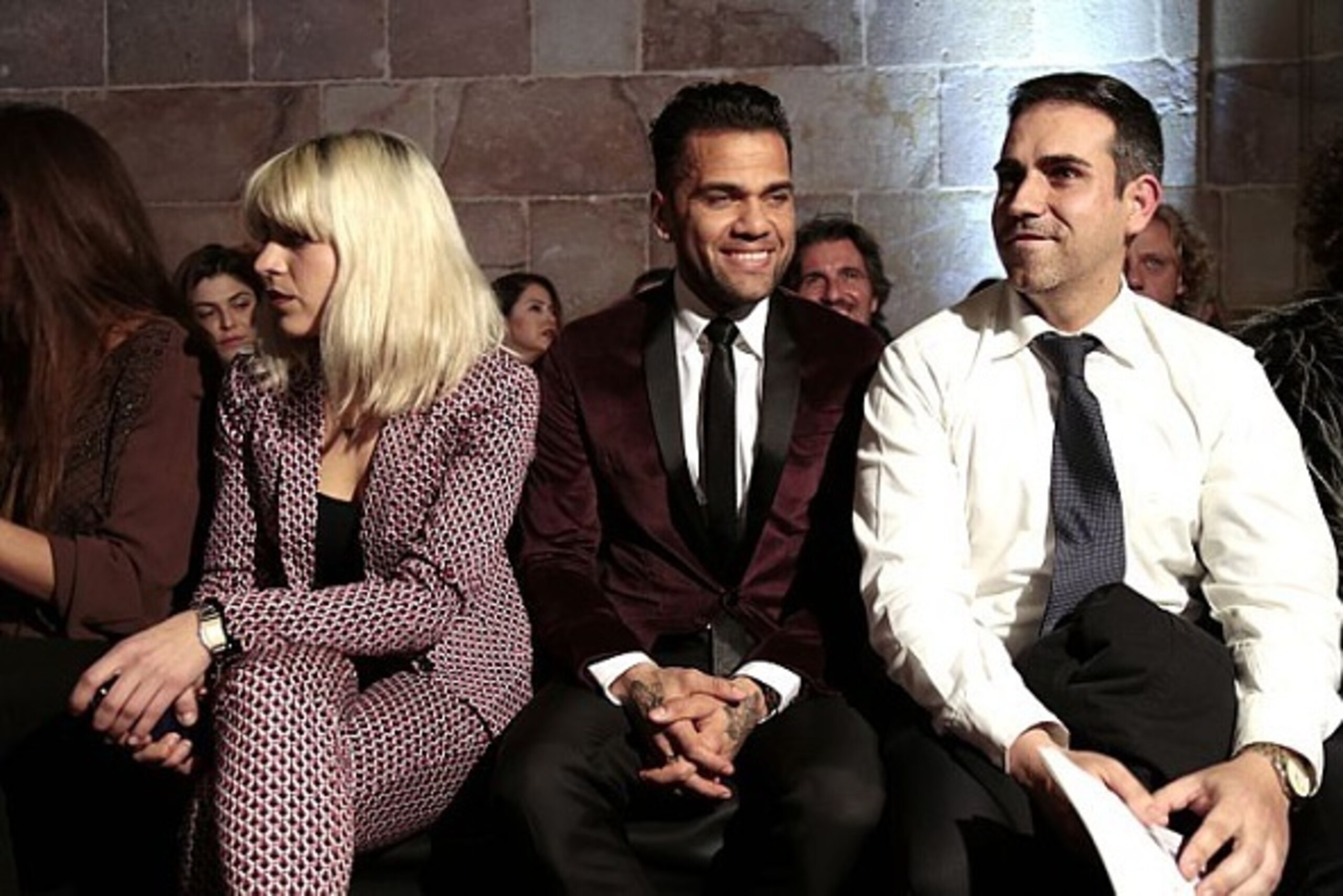 BARCELONA, SPAIN - FEBRUARY 01: Dani Alves of FC Barcelona attends the front row of TCN show during the Barcelona 080 Fashion Week Autumn/Winter 2016/2017 at Casa Llotja de Mar on February 1, 2016 in Barcelona, Spain. (Photo by Miquel Benitez/Getty Imag BARCELONA, SPAIN - FEBRUARY 01: Dani Alves of FC Barcelona attends the front row of TCN show during the Barcelona 080 Fashion Week Autumn/Winter 2016/2017 at Casa Llotja de Mar on February 1, 2016 in Barcelona, Spain. (Photo by Miquel Benitez/Getty Imag