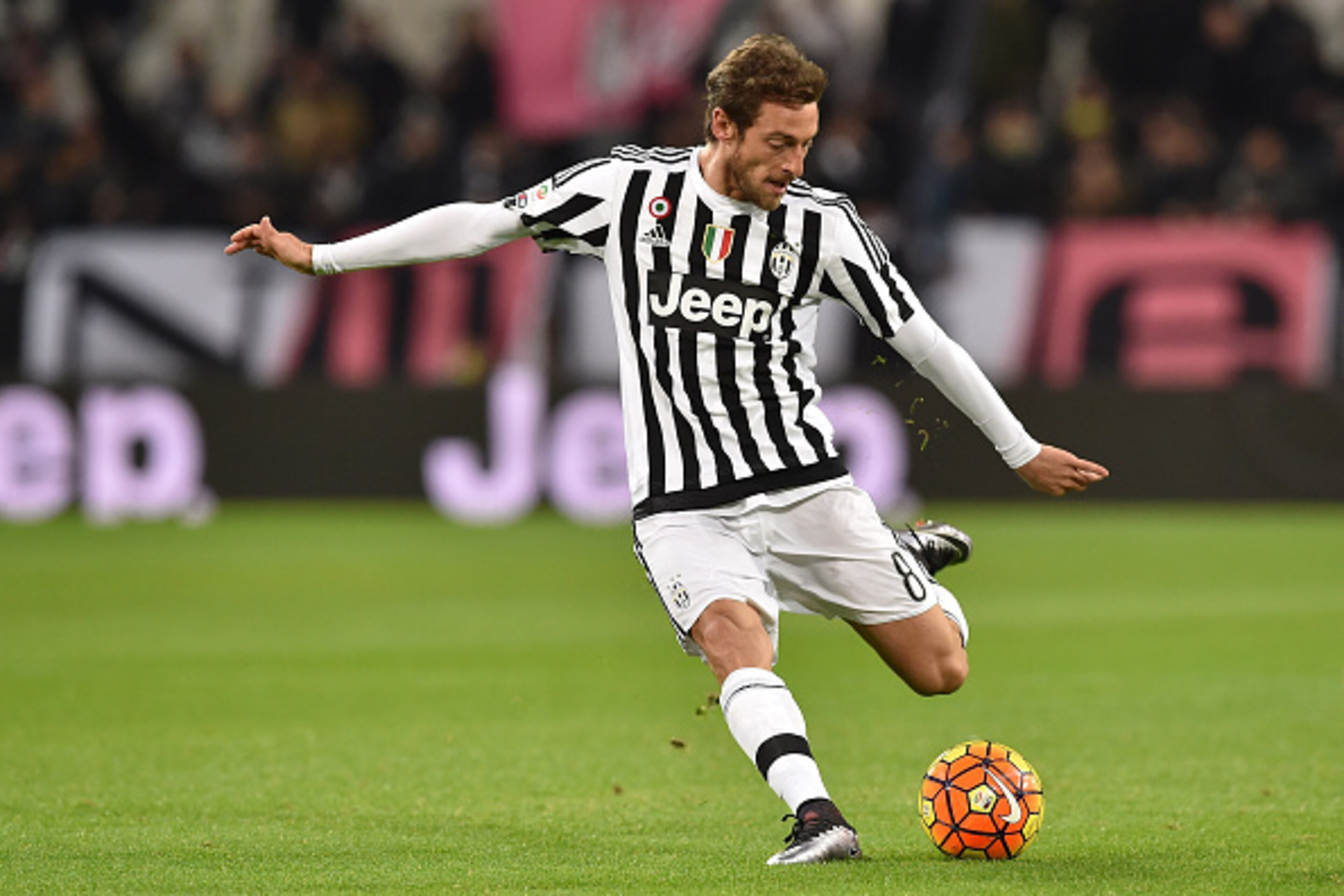 TURIN, ITALY - FEBRUARY 03:  Claudio Marchisio of Juventus FC in action during the Serie A match between Juventus FC and Genoa CFC at Juventus Arena on February 3, 2016 in Turin, Italy.  (Photo by Valerio Pennicino/Getty Images)