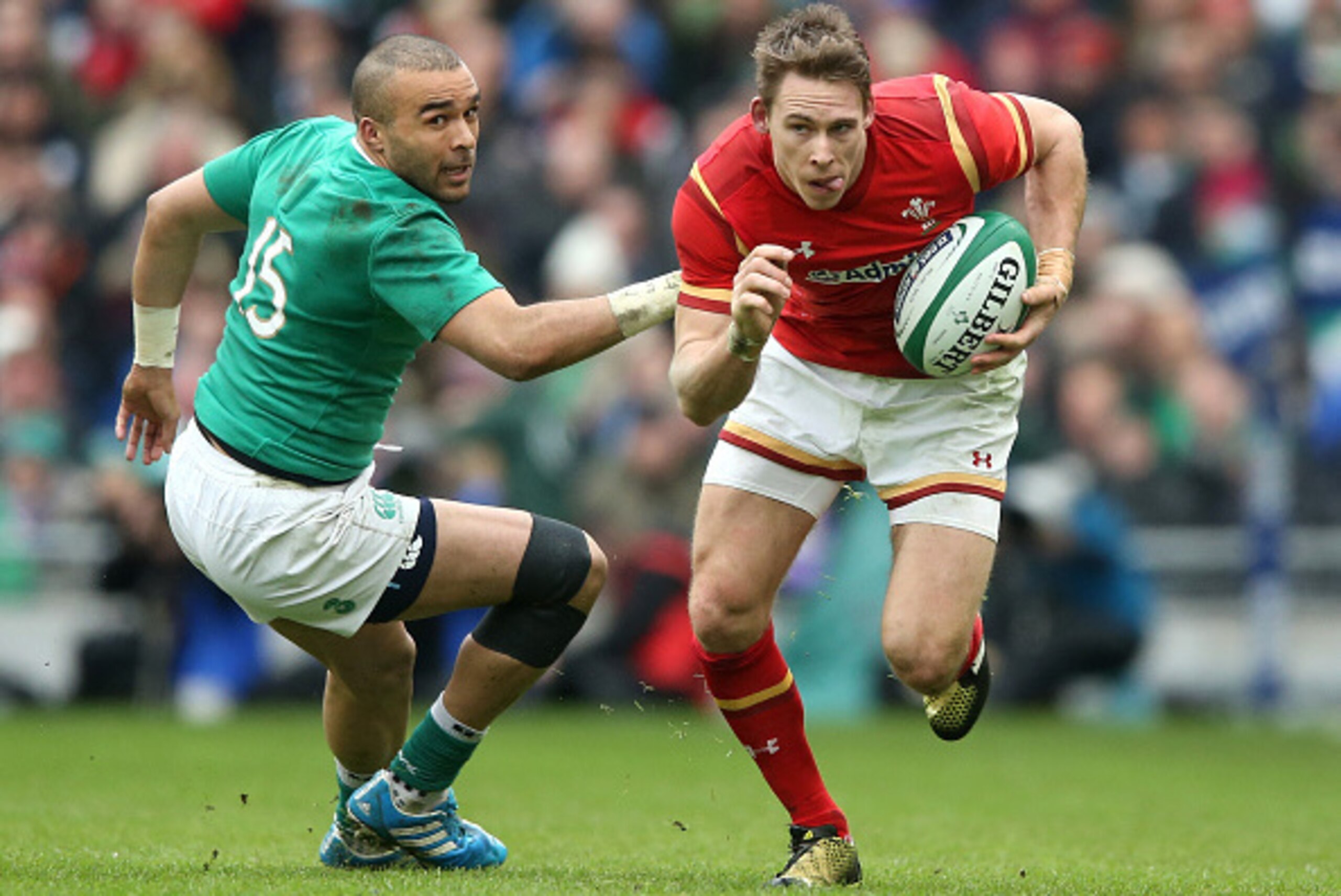 DUBLIN, IRELAND - FEBRUARY 07:  Liam Williams of Wales goes past the challenge from Simon Zebo during the RBS Six Nations match between Ireland and Wales at the Aviva Stadium on February 7, 2016 in Dublin, Ireland.  (Photo by David Rogers/Getty Images)