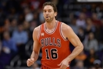Nov 18, 2015; Phoenix, AZ, USA; Chicago Bulls center Pau Gasol (16) runs up the court in the game against the Phoenix Suns at Talking Stick Resort Arena. The Bulls won 103-97. Mandatory Credit: Jennifer Stewart-USA TODAY Sports
